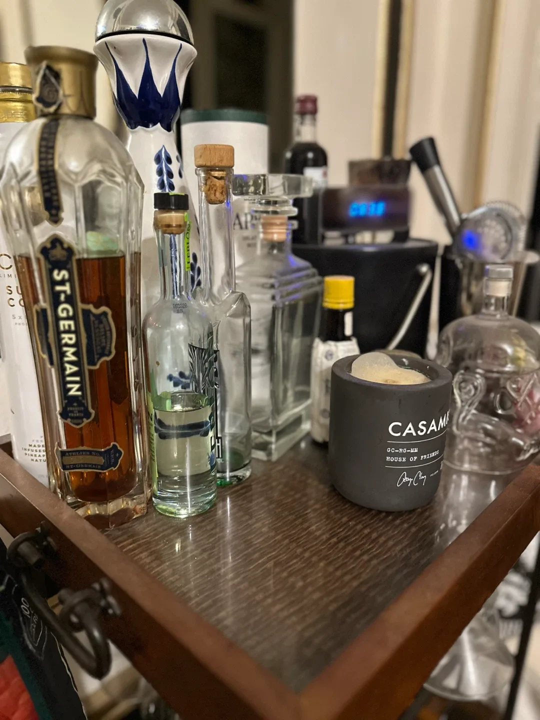 Cast Iron Bar with Removable Serving Tray image indicator(3)