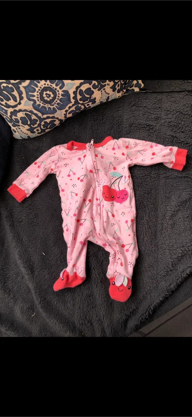 Preemie Baby Onesies and Hats Bundle image indicator(2)