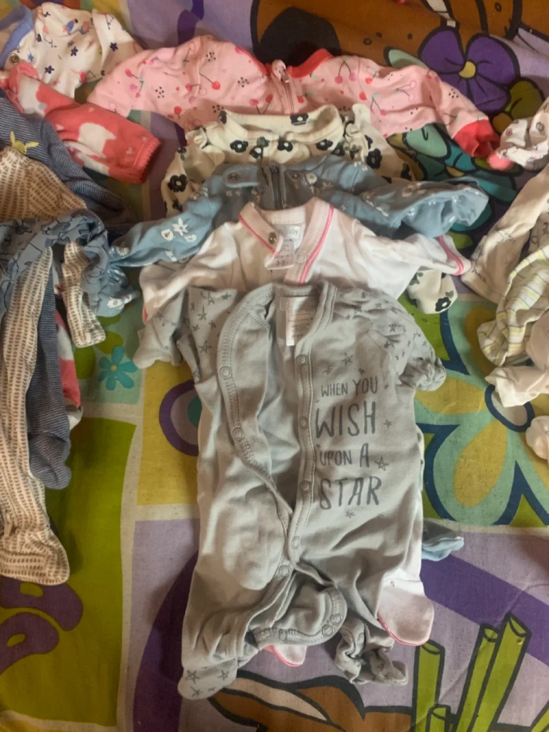 Preemie Baby Onesies and Hats Bundle image indicator(5)