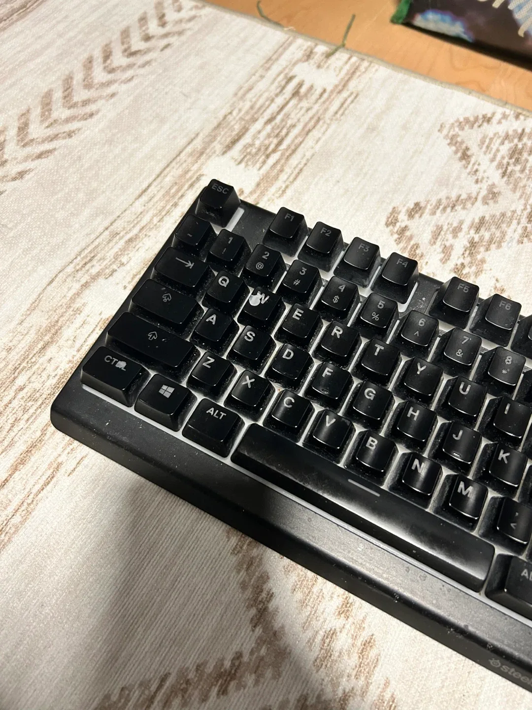 SteelSeries Apex Pro Mechanical Keyboard image indicator(2)