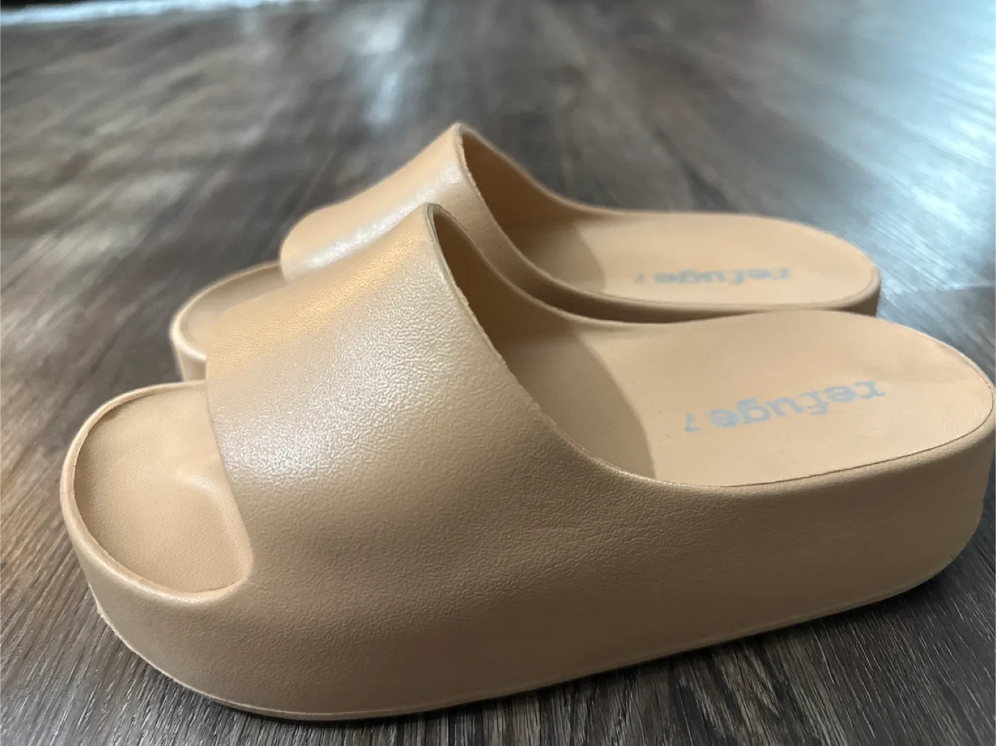 Refuge 7 Beige Slides Size 7 image indicator(2)