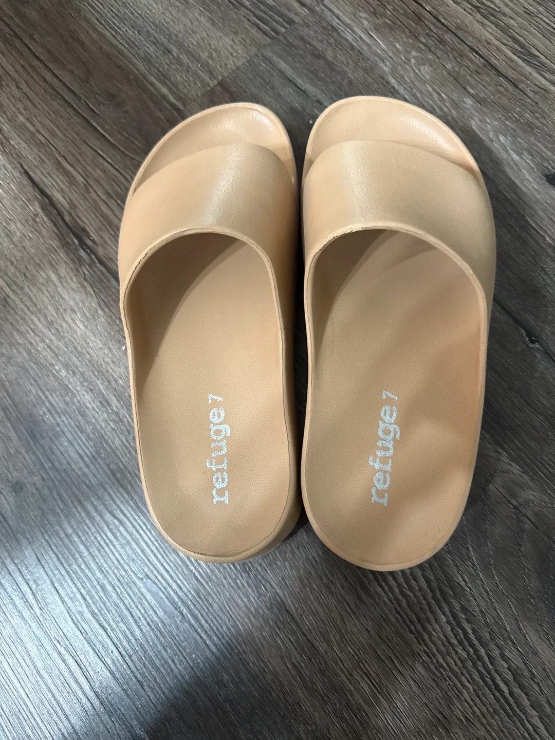 Refuge 7 Beige Slides Size 7 image indicator(3)
