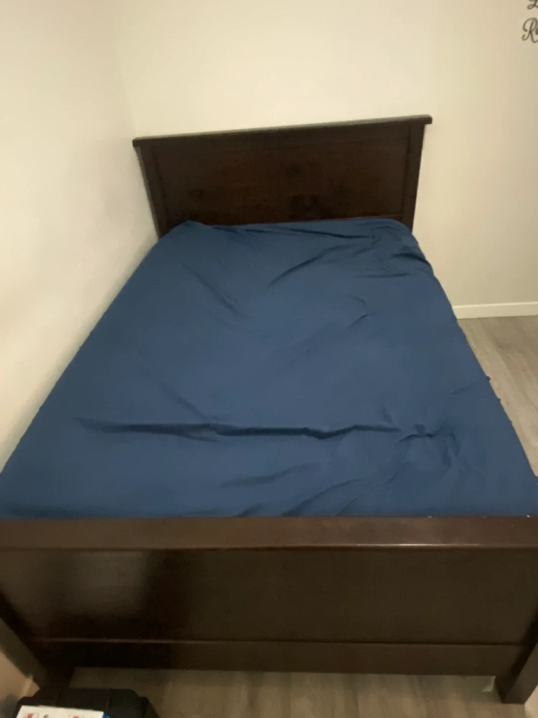 Queen Size Dark Wood Bed Frame image indicator(3)