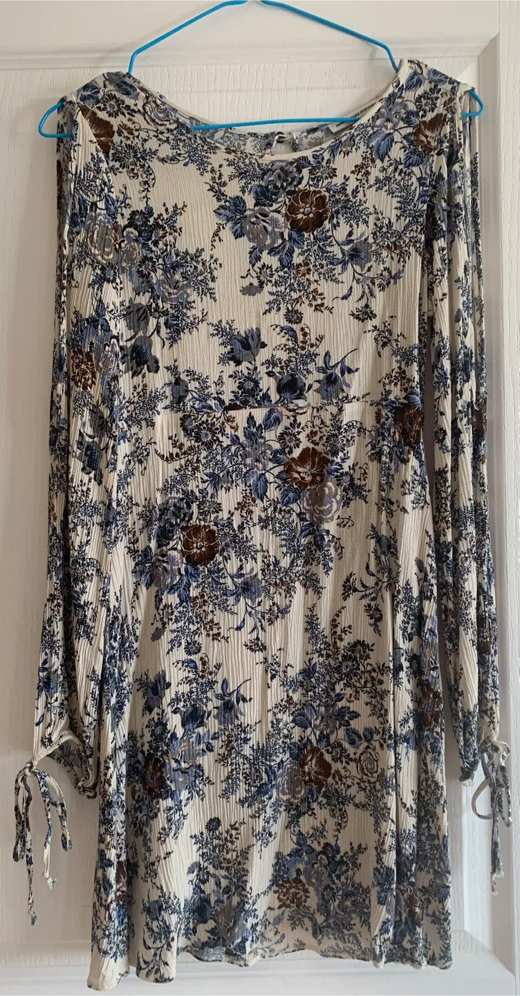 American Eagle Outfitters Floral Dress - XXS image indicator(2)