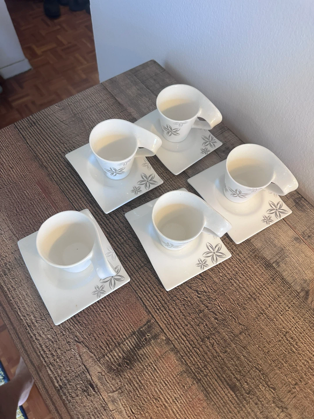 Queen Coffee Cup and Saucer Set (5) - photo 4
