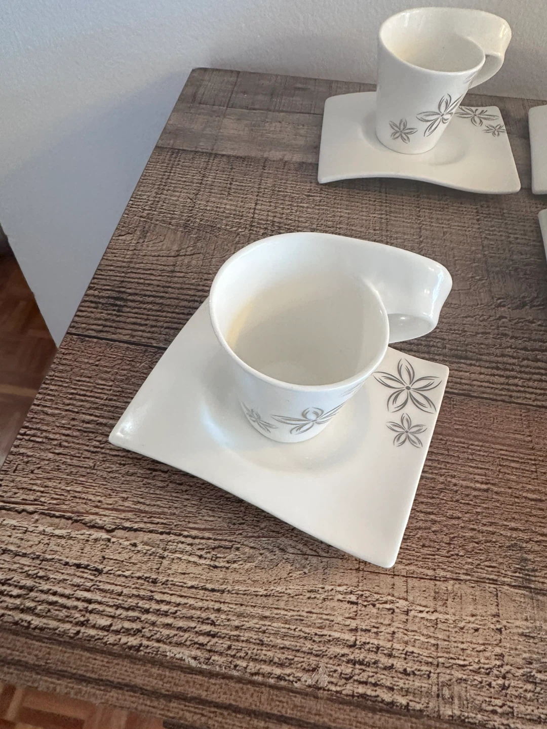 Queen Coffee Cup and Saucer Set (5) - photo 5