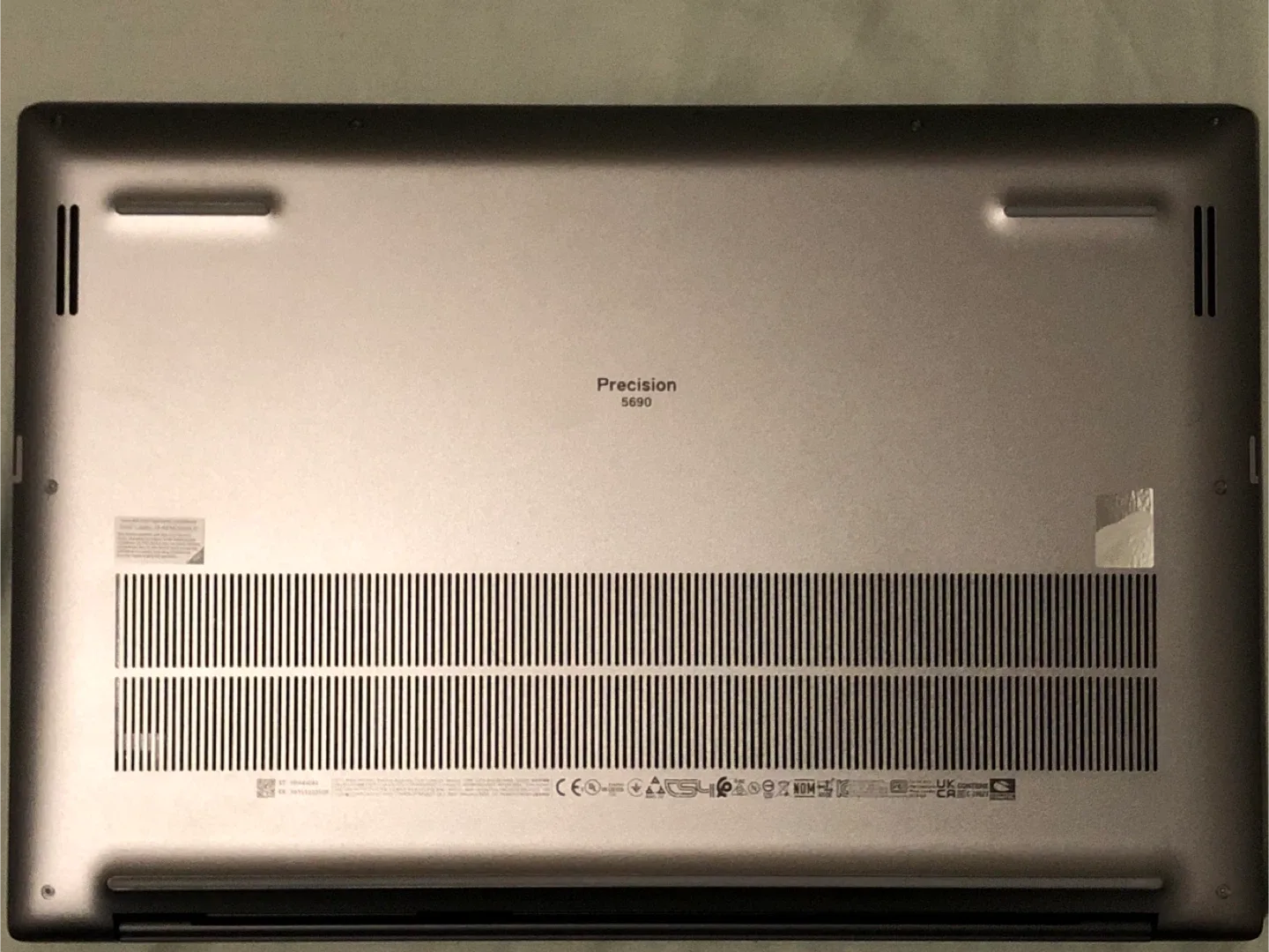 Dell Precision 5690 Laptop image indicator(2)