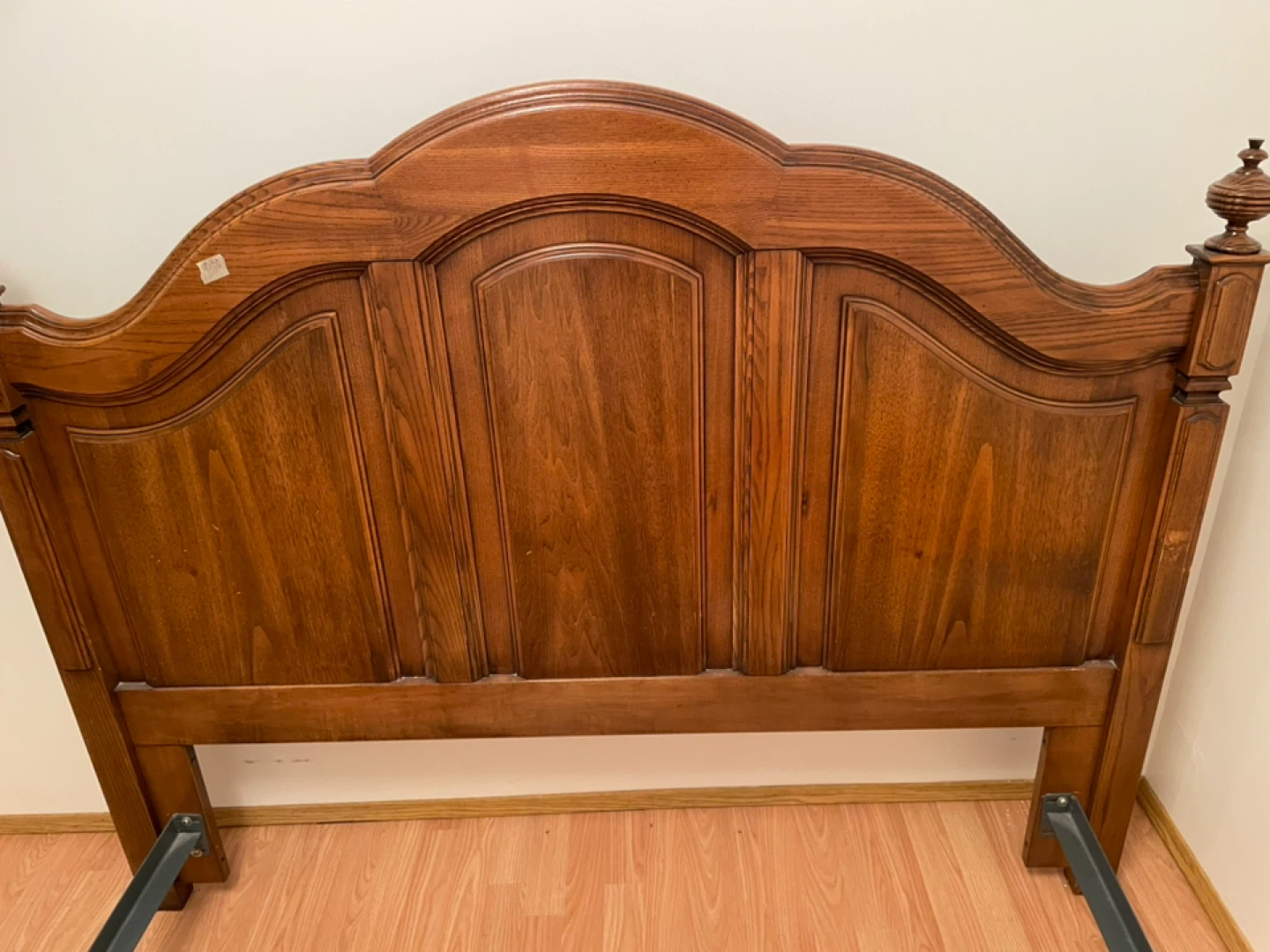 Vintage Wood Bedroom Set - Headboard, Dresser, Nightstands - photo 4