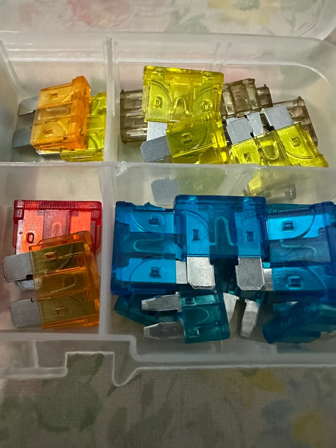 Assorted Automotive Fuses image indicator(2)