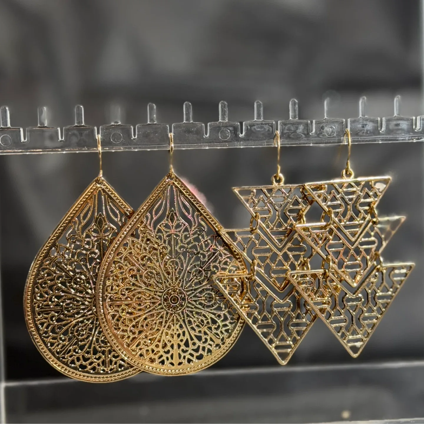 Gold Tone Earrings image indicator(2)