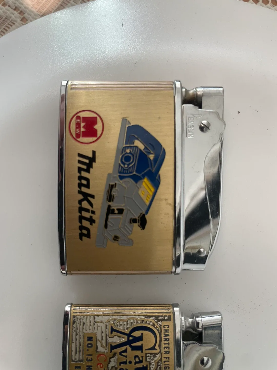 Vintage Cigarette Lighters image indicator(7)