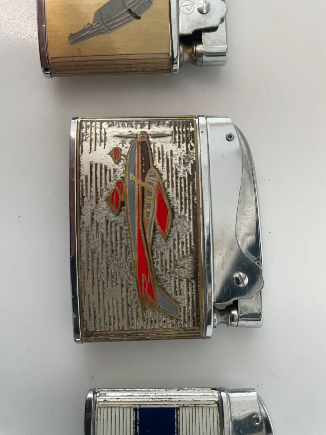 Vintage Cigarette Lighters image indicator(4)
