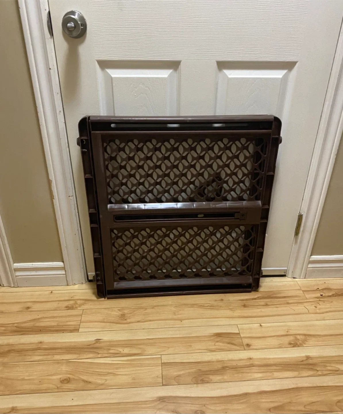 Brown  Baby Gate image indicator(2)