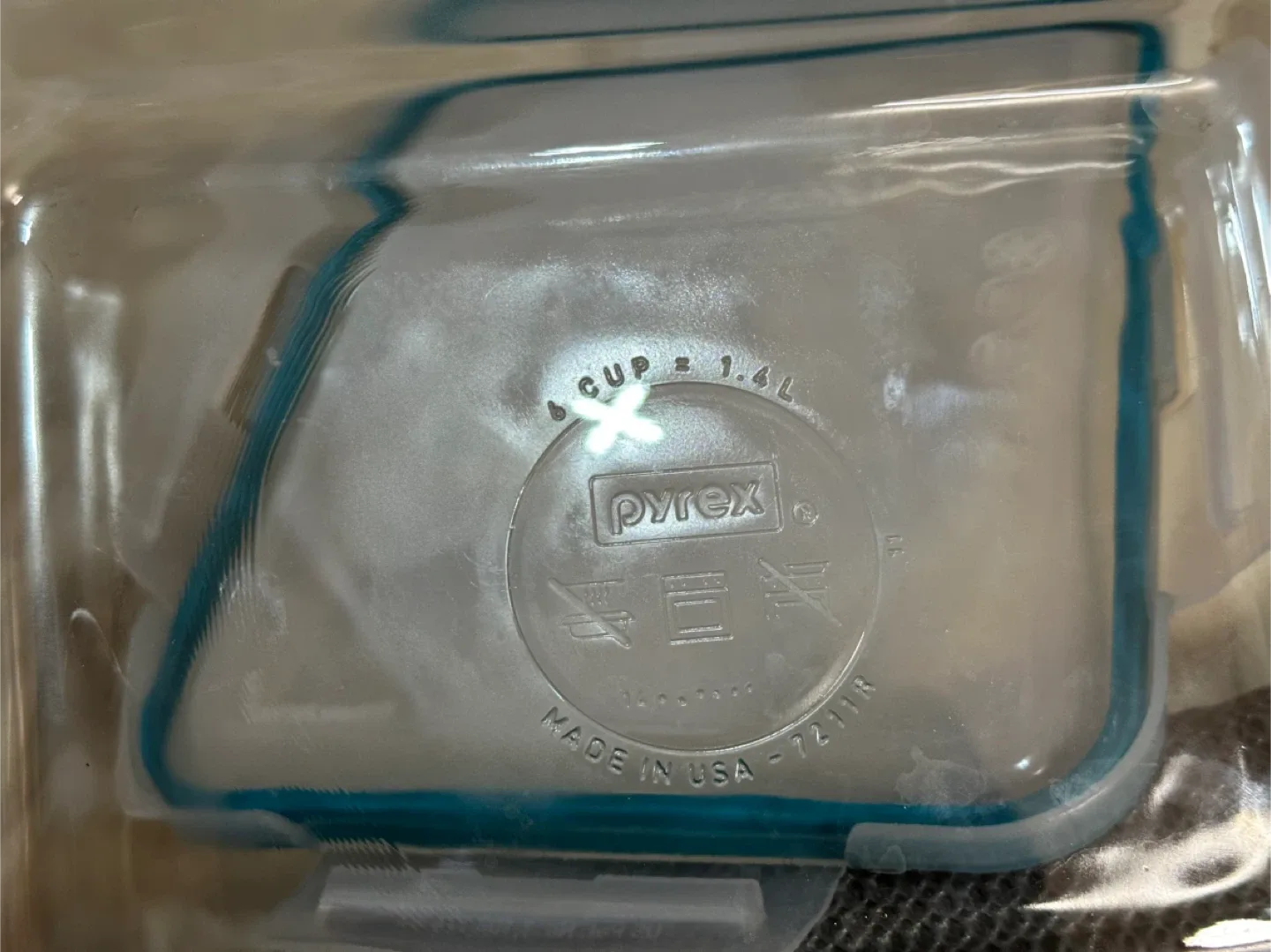 OXO & Snapware Airtight Food Containers (set of 2; like-NEW) image indicator(4)