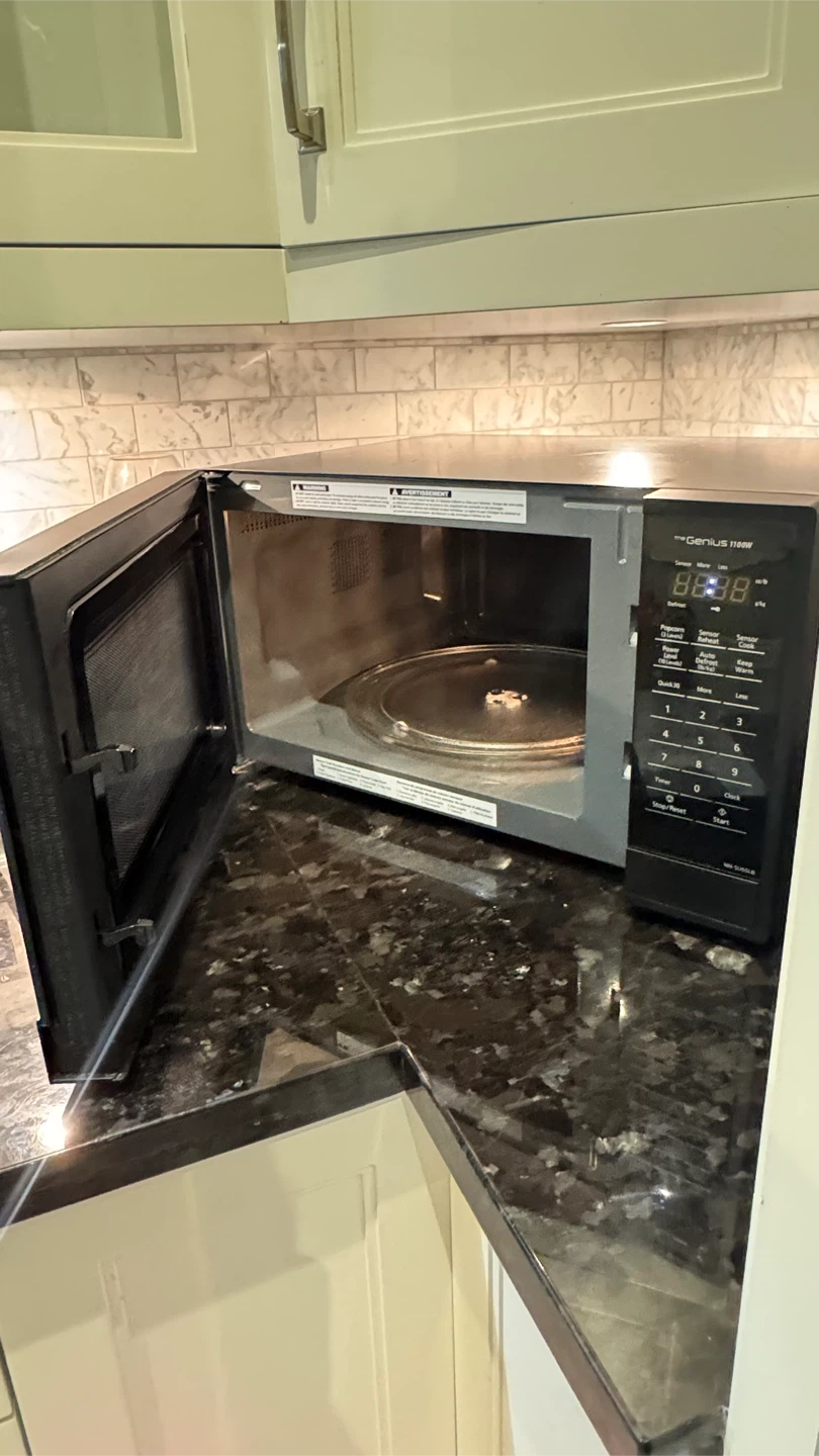 Panasonic The Genius 1100W Microwave - Black