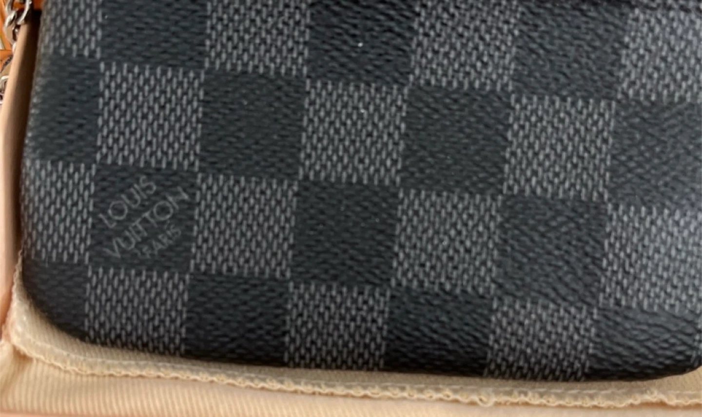 Louis Vuitton Damier Graphite Key Pouch - photo 3