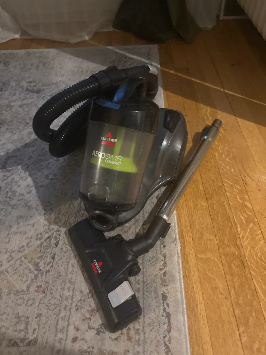 Bissell AeroSwift Compact Vacuum image indicator(2)