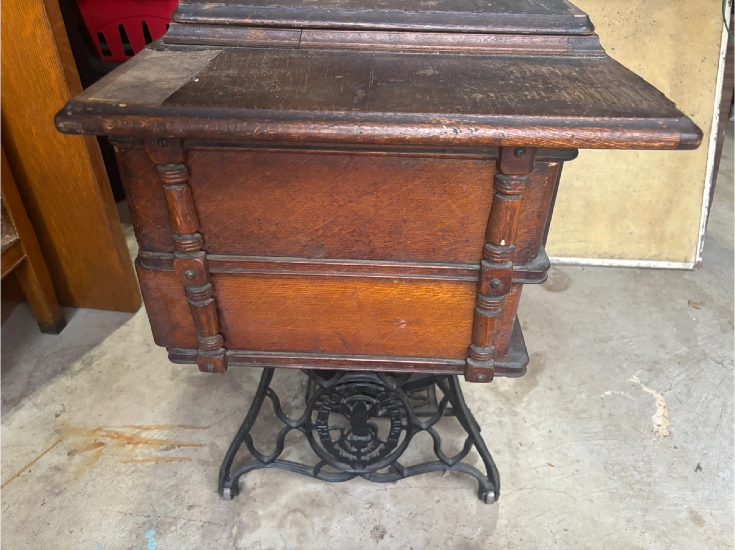Antique Singer Sewing Machine Table - photo 4