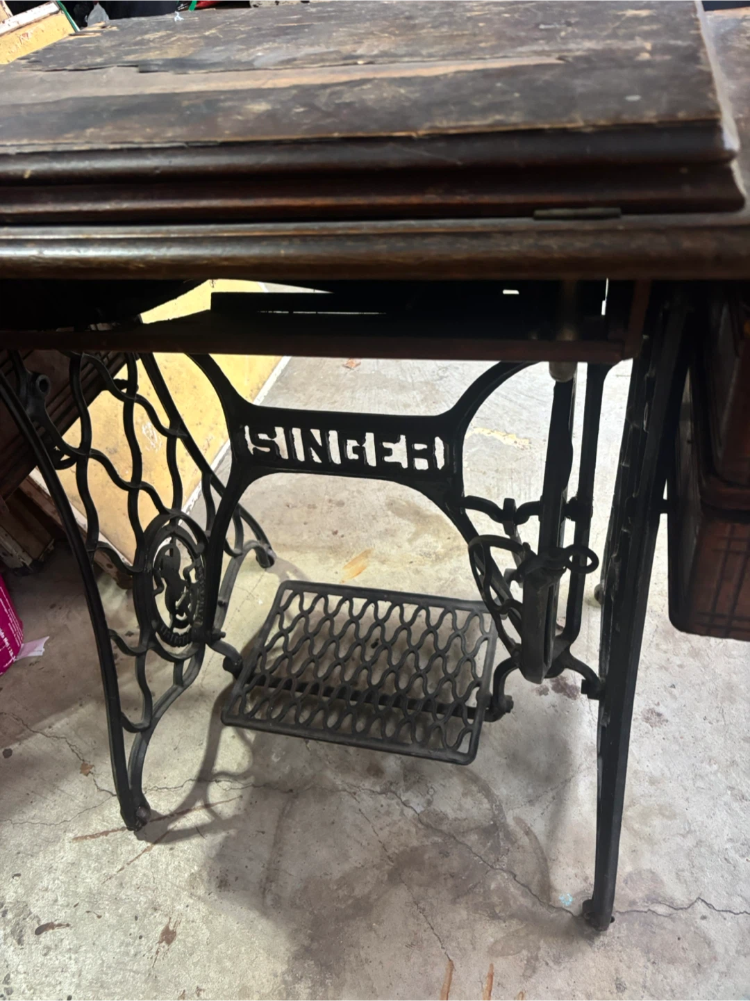 Antique Singer Sewing Machine Table - photo 2