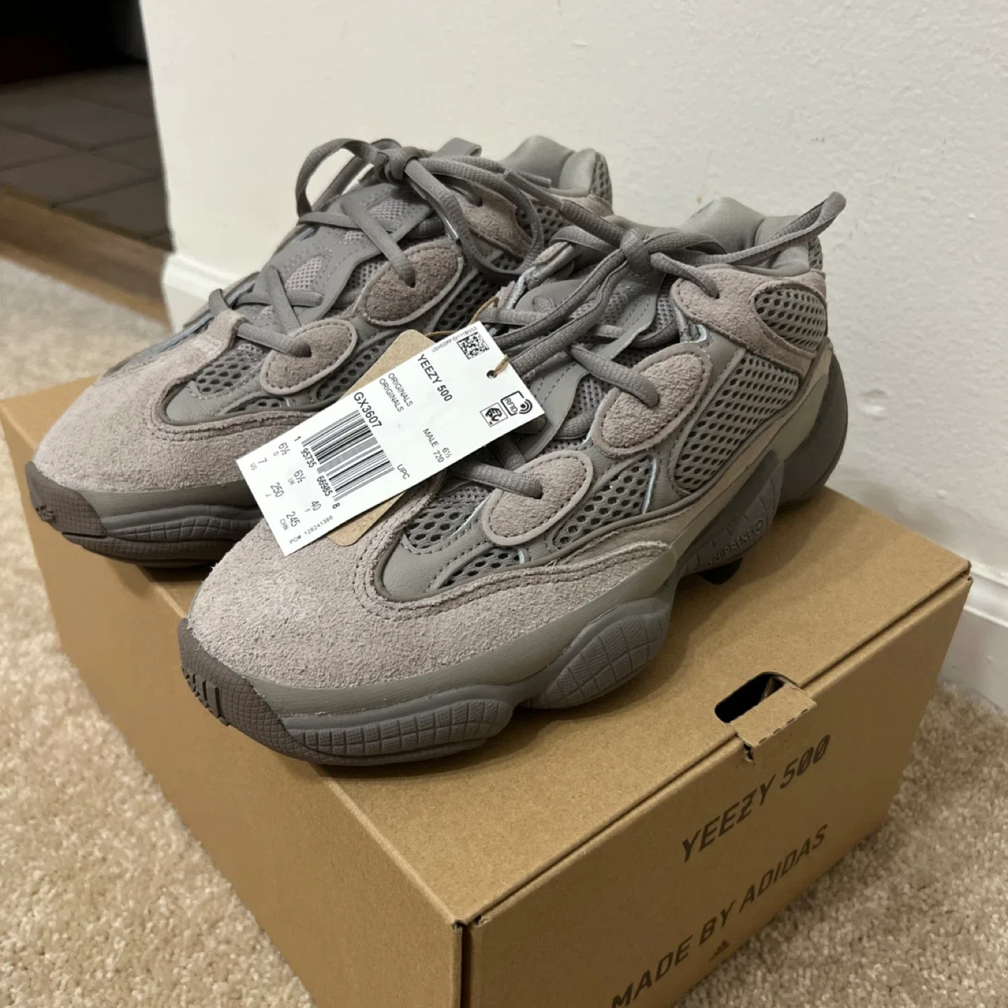 Adidas Yeezy 500 image indicator(2)