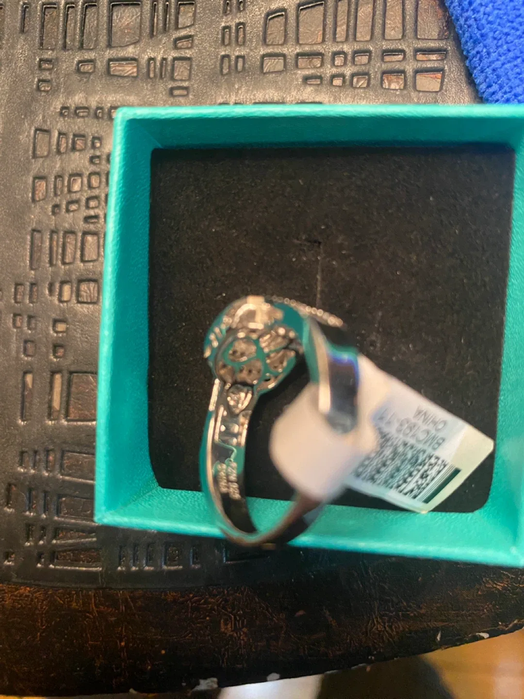 Silver ring with Cubic Zirconia image indicator(2)