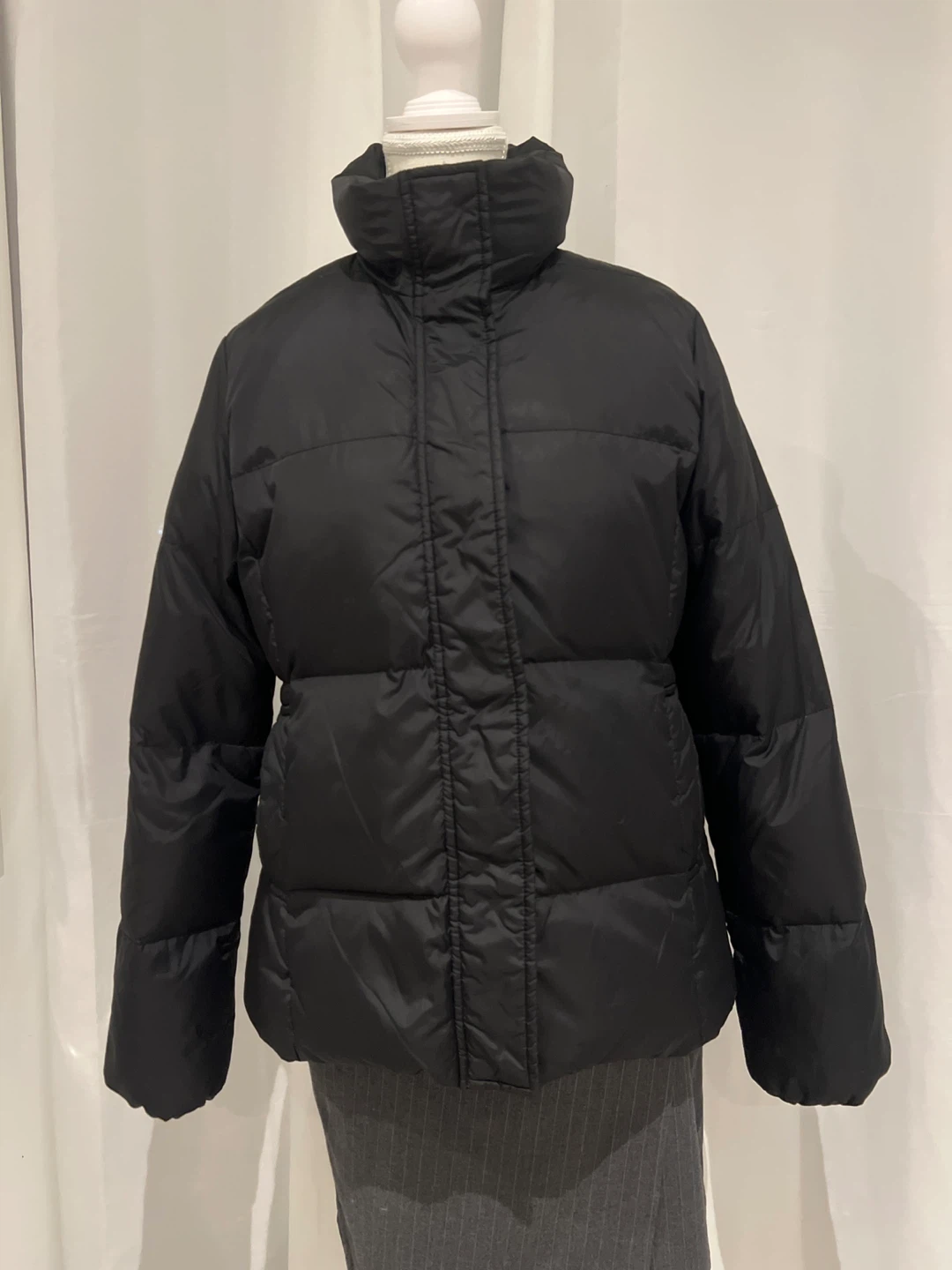 Black Puffer Jacket Size M - photo 5