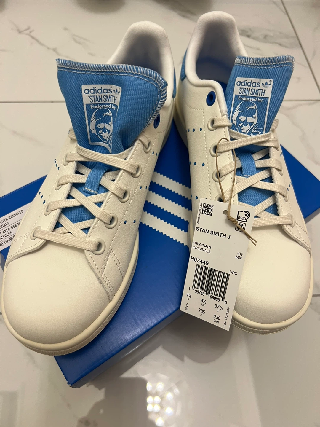 Adidas Stan Smith J - Size 5 (Youth)