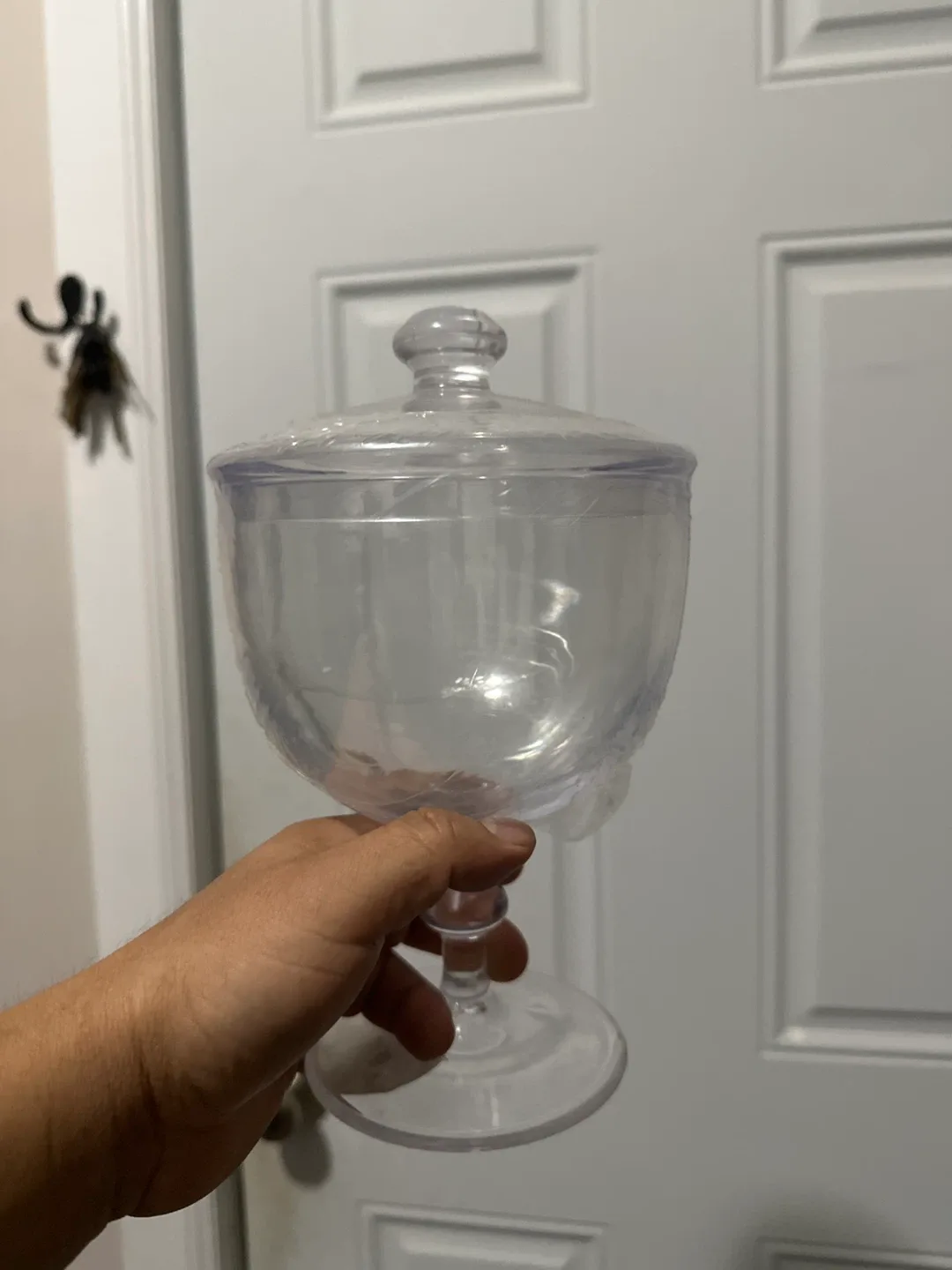 Clear Plastic Wine Glass with Lid thumbnail