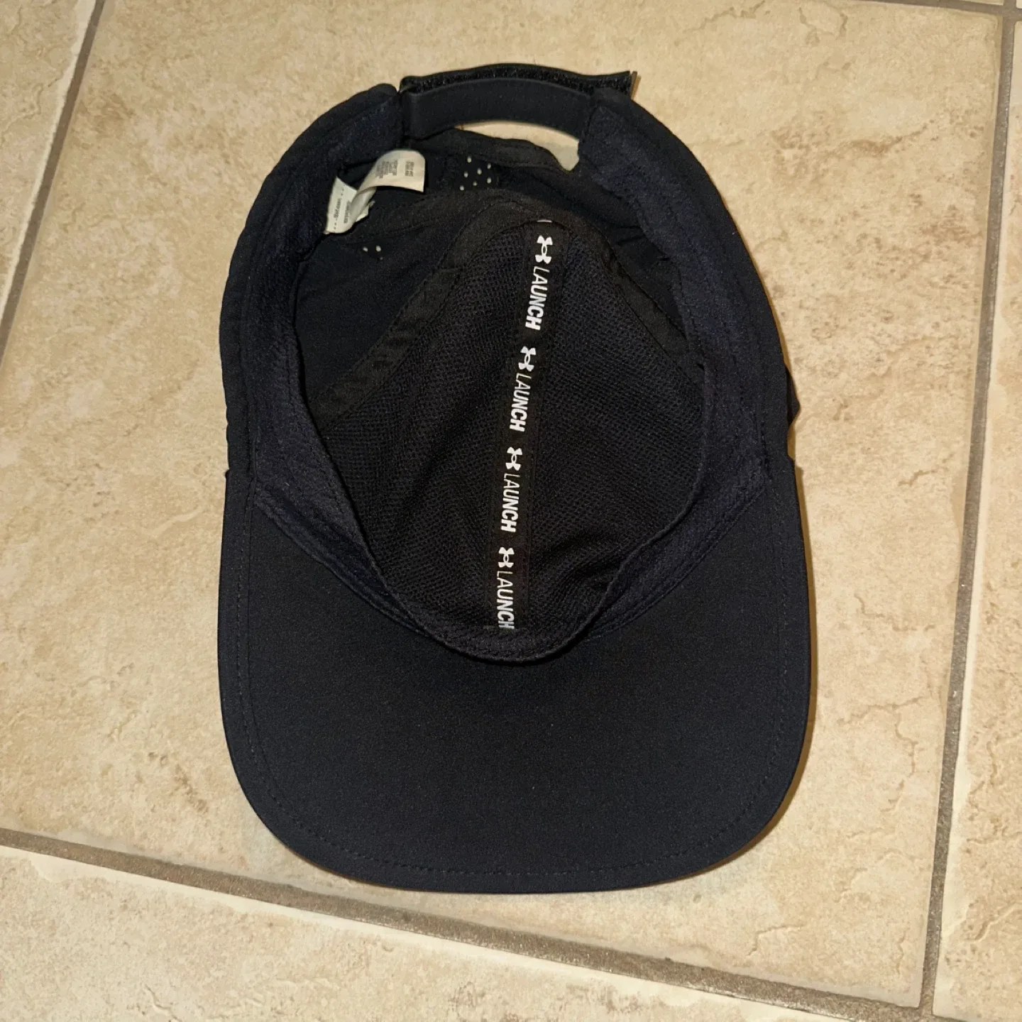 Under Armour Launch Run Hat Black image indicator(2)