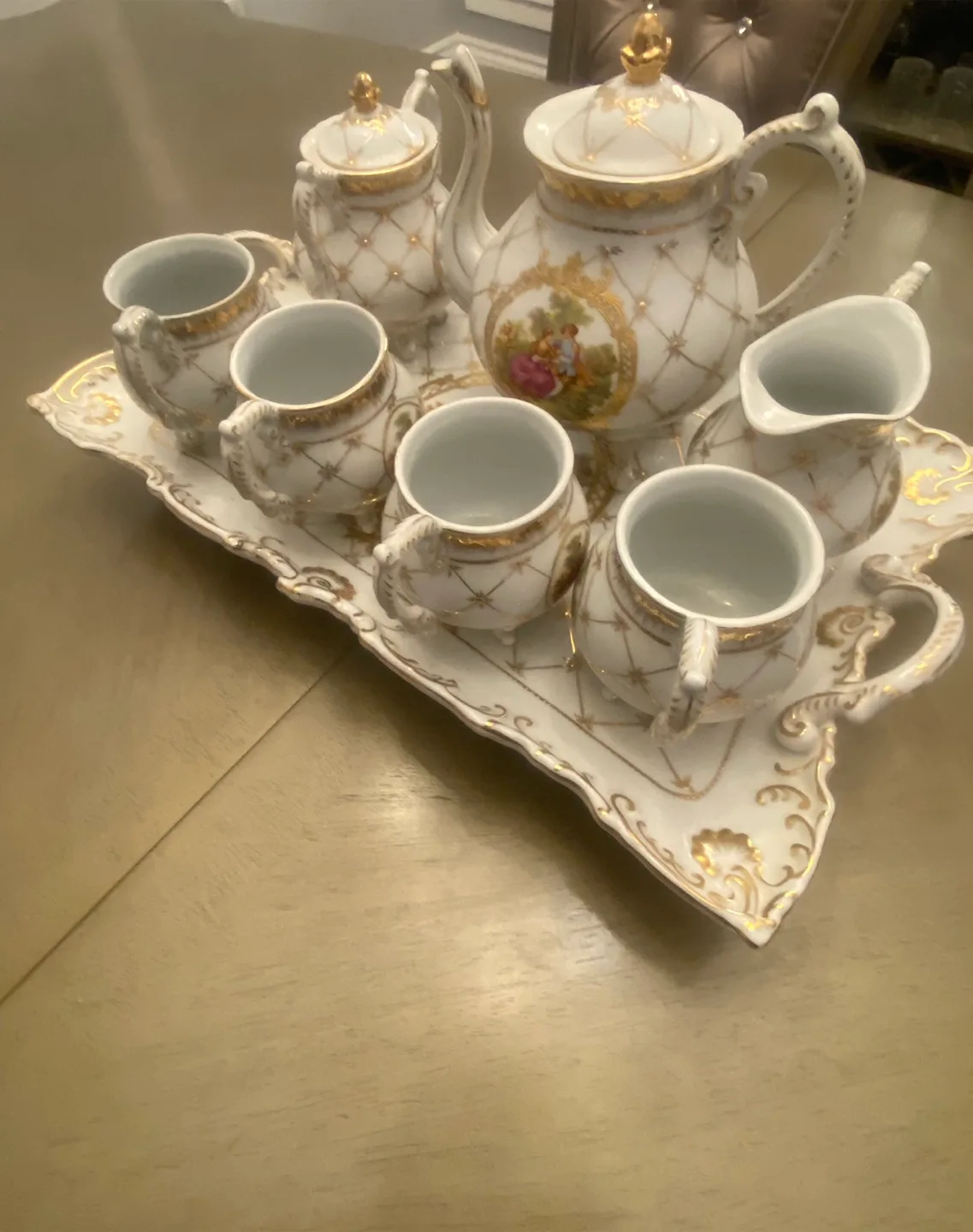 Vintage Tea Set - White & Gold image indicator(8)
