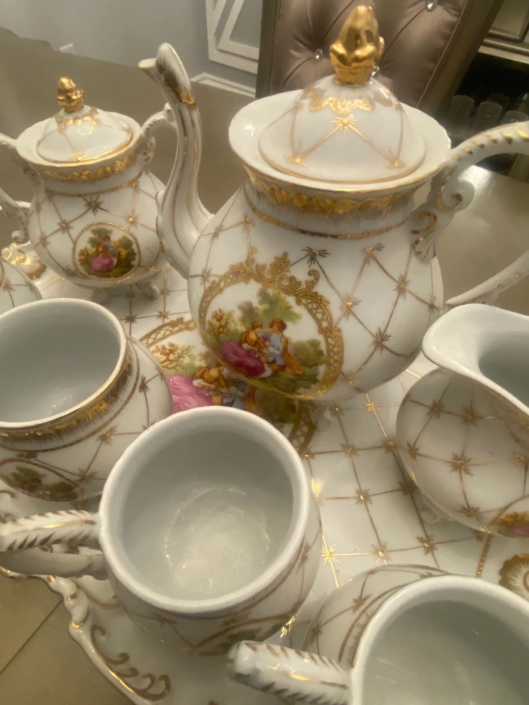 Vintage Tea Set - White & Gold image indicator(5)