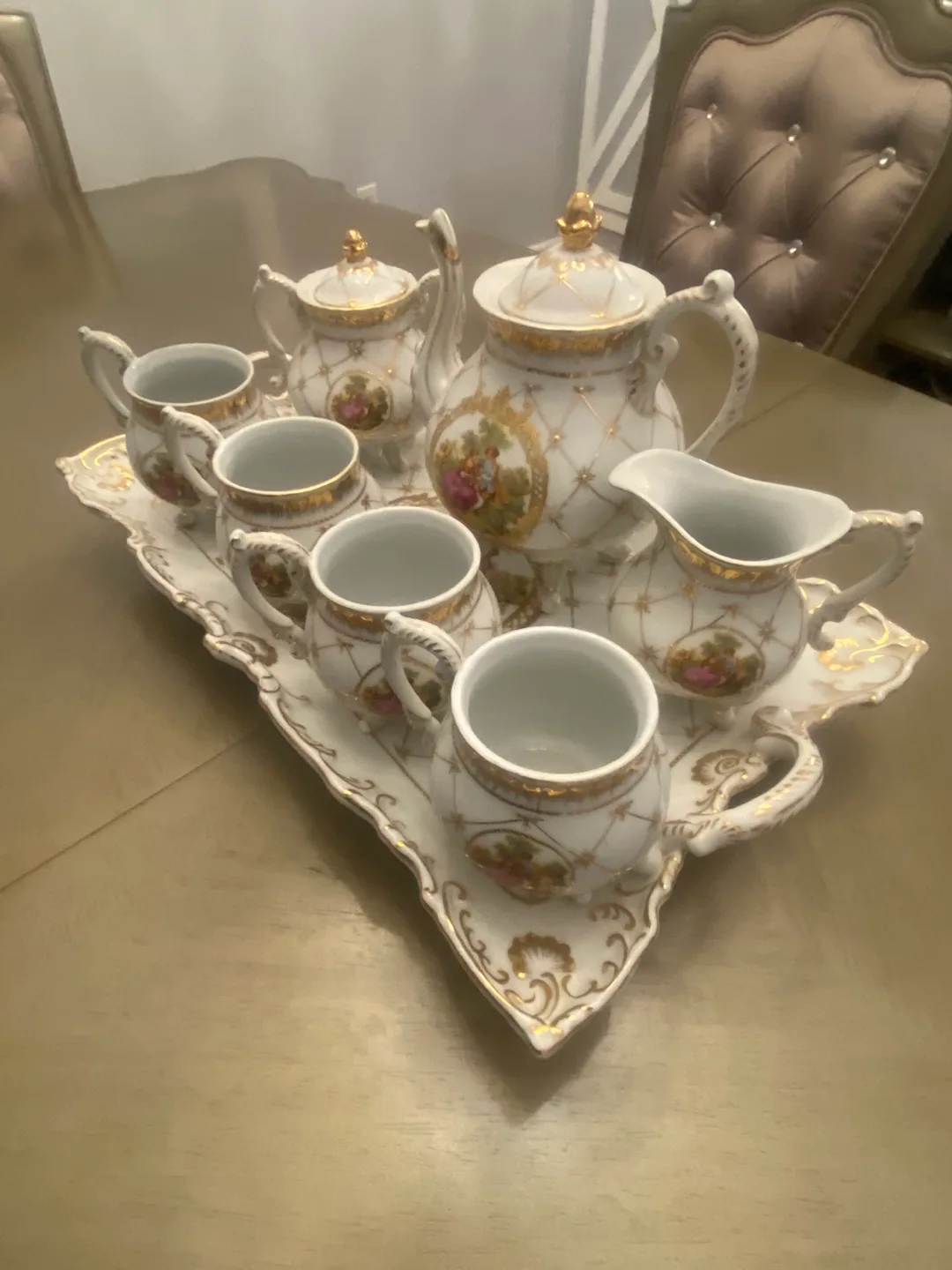 Vintage Tea Set - White & Gold image indicator(2)