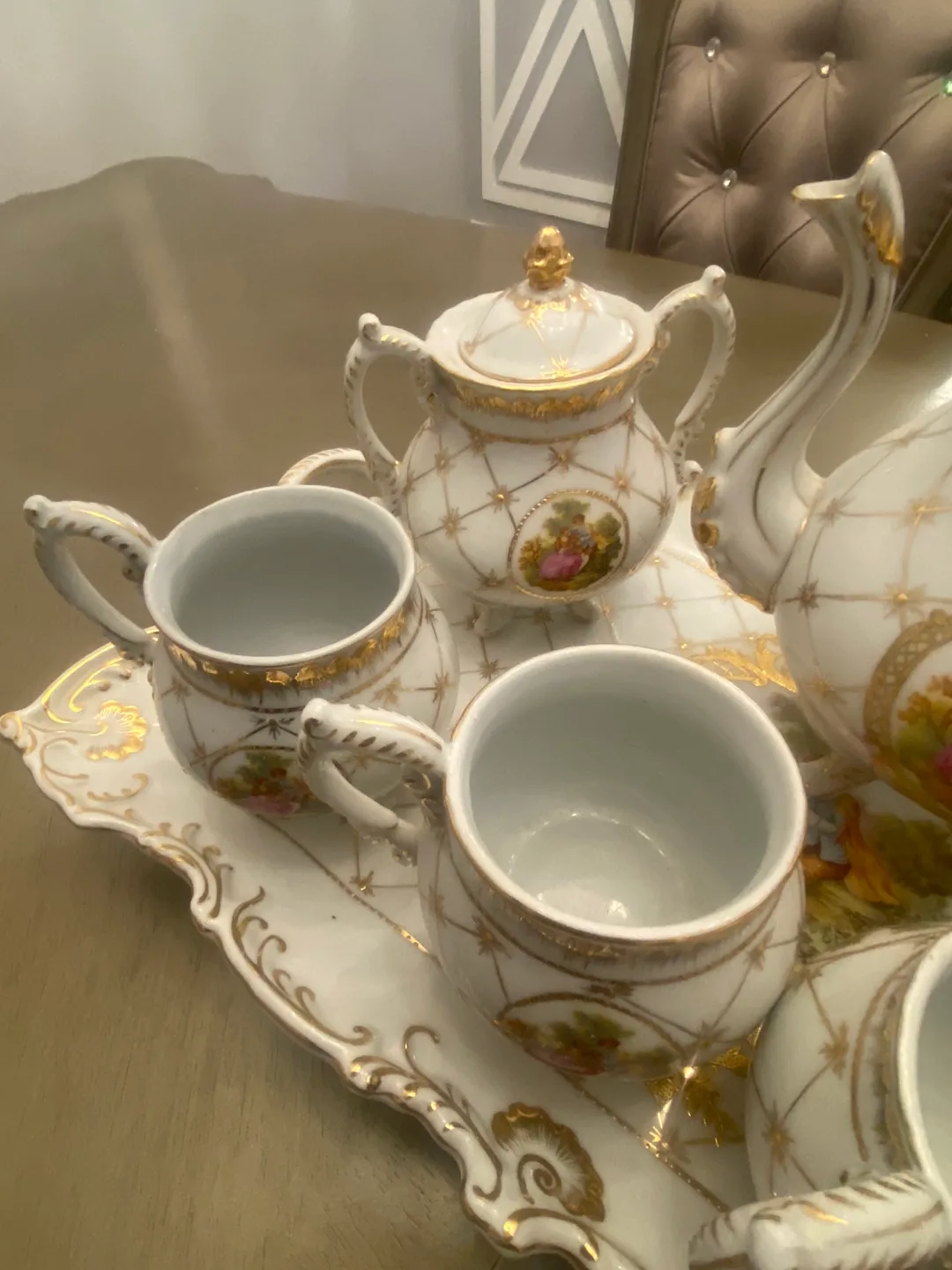 Vintage Tea Set - White & Gold image indicator(3)