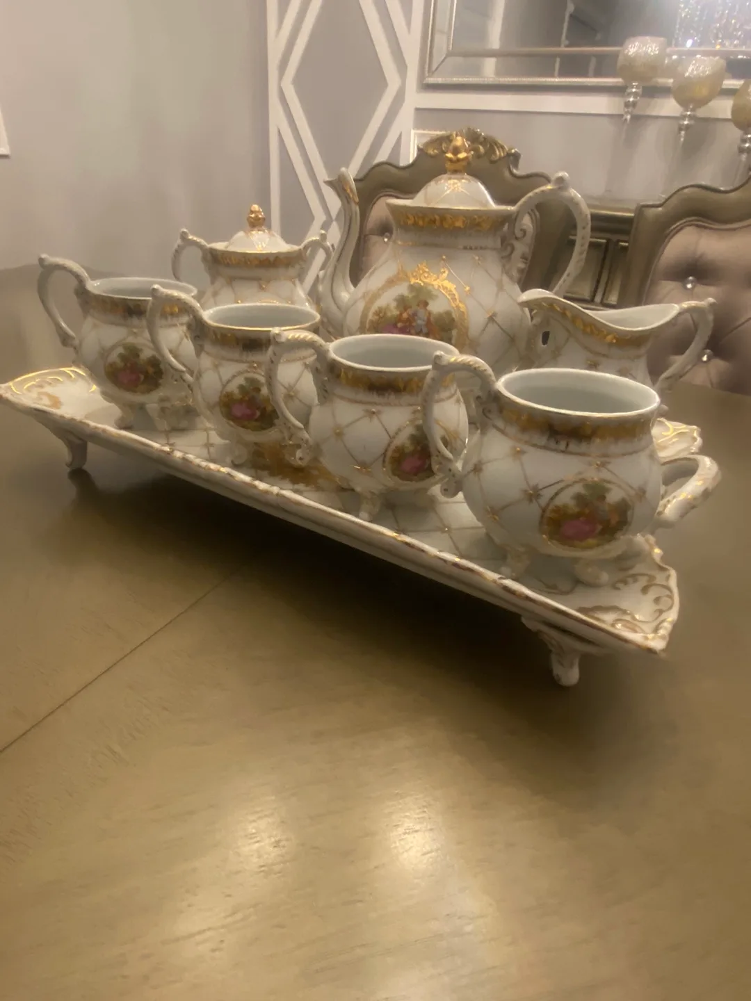 Vintage Tea Set - White & Gold image indicator(9)
