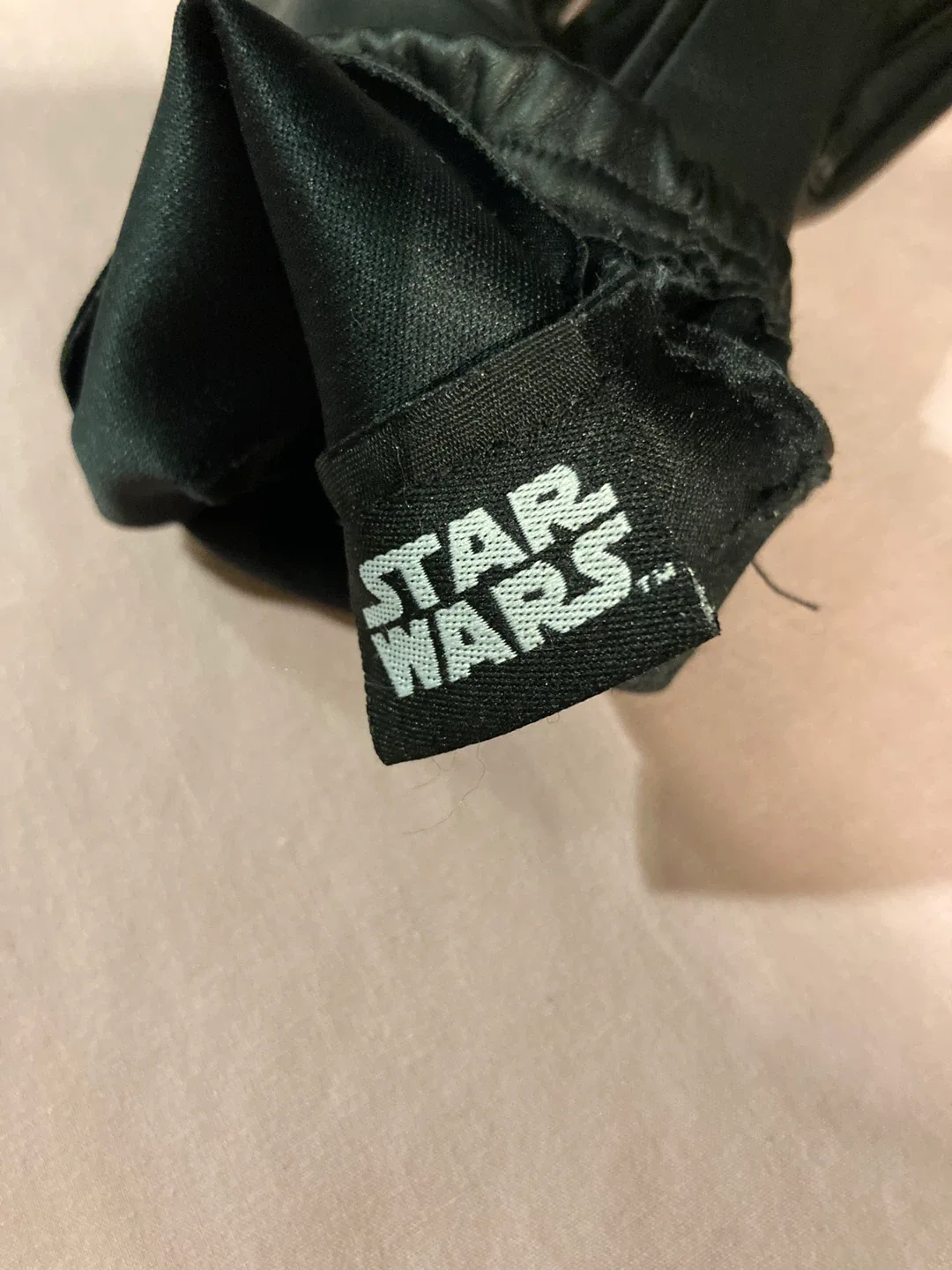 Star Wars Darth Vader Gloves image indicator(2)