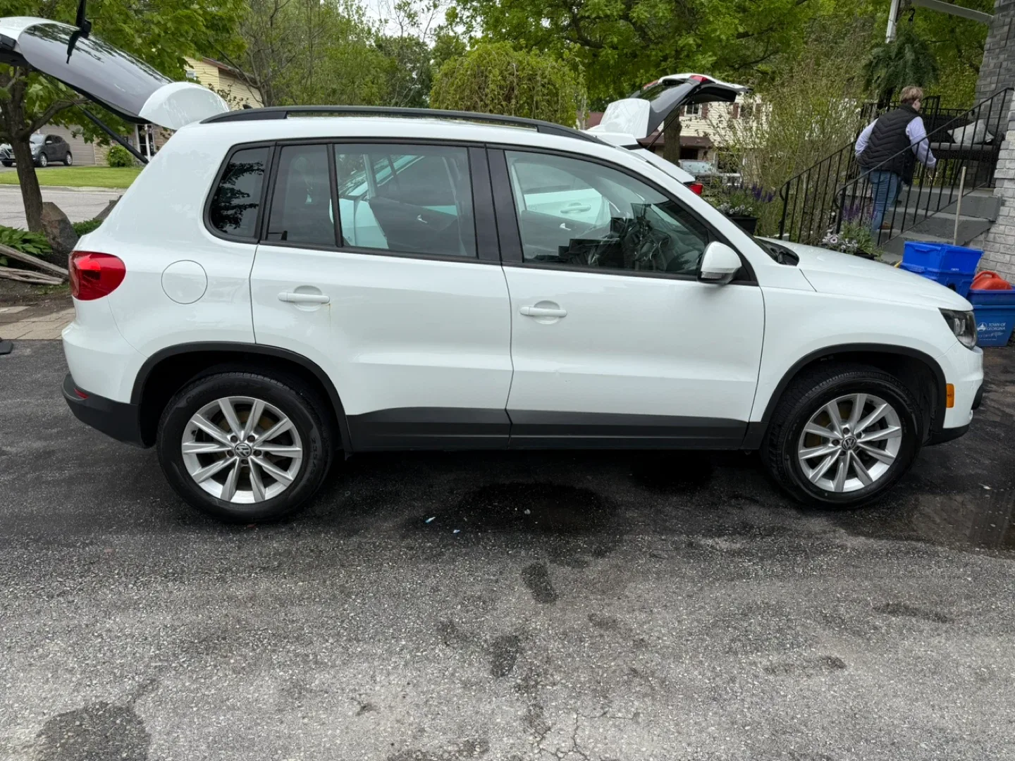 Volkswagen Tiguan 2.0 TSI - White SUV image indicator(4)