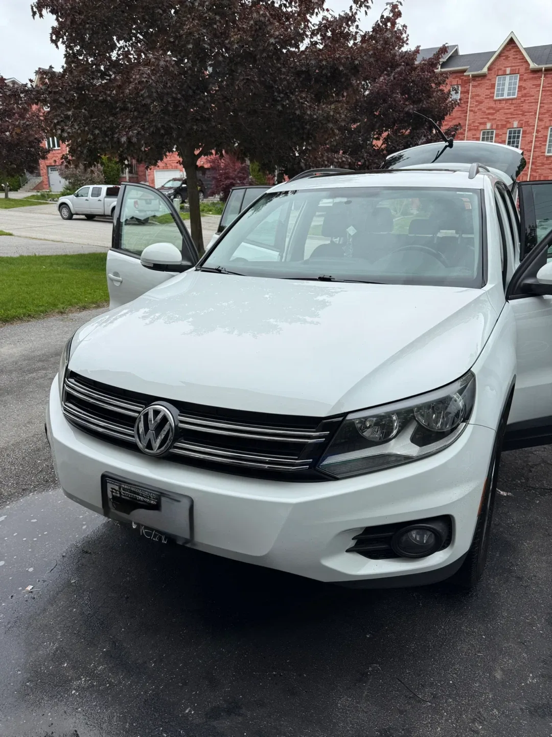 Volkswagen Tiguan 2.0 TSI - White SUV image indicator(3)