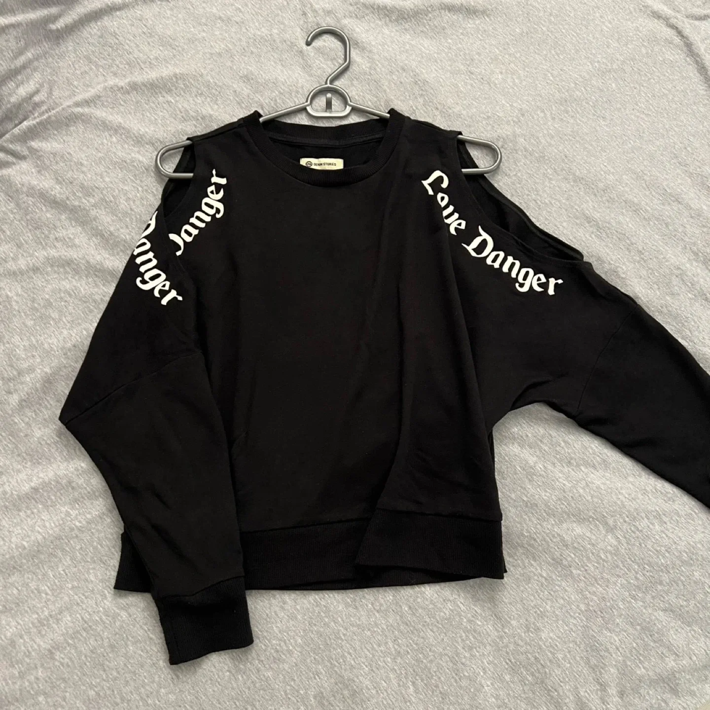 C&A Cold Shoulder Sweater – Excellent Condition thumbnail