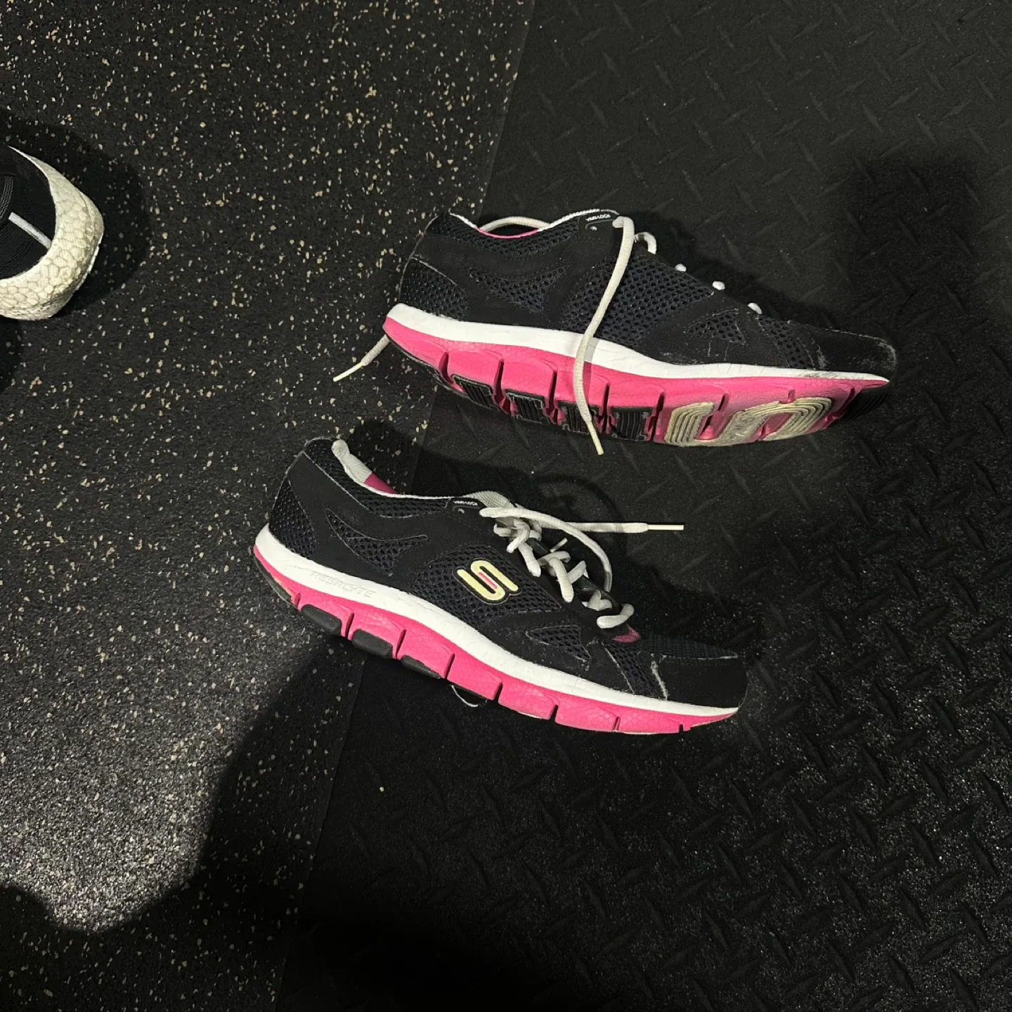 Skechers Varrel Lock Women's Running Shoes thumbnail