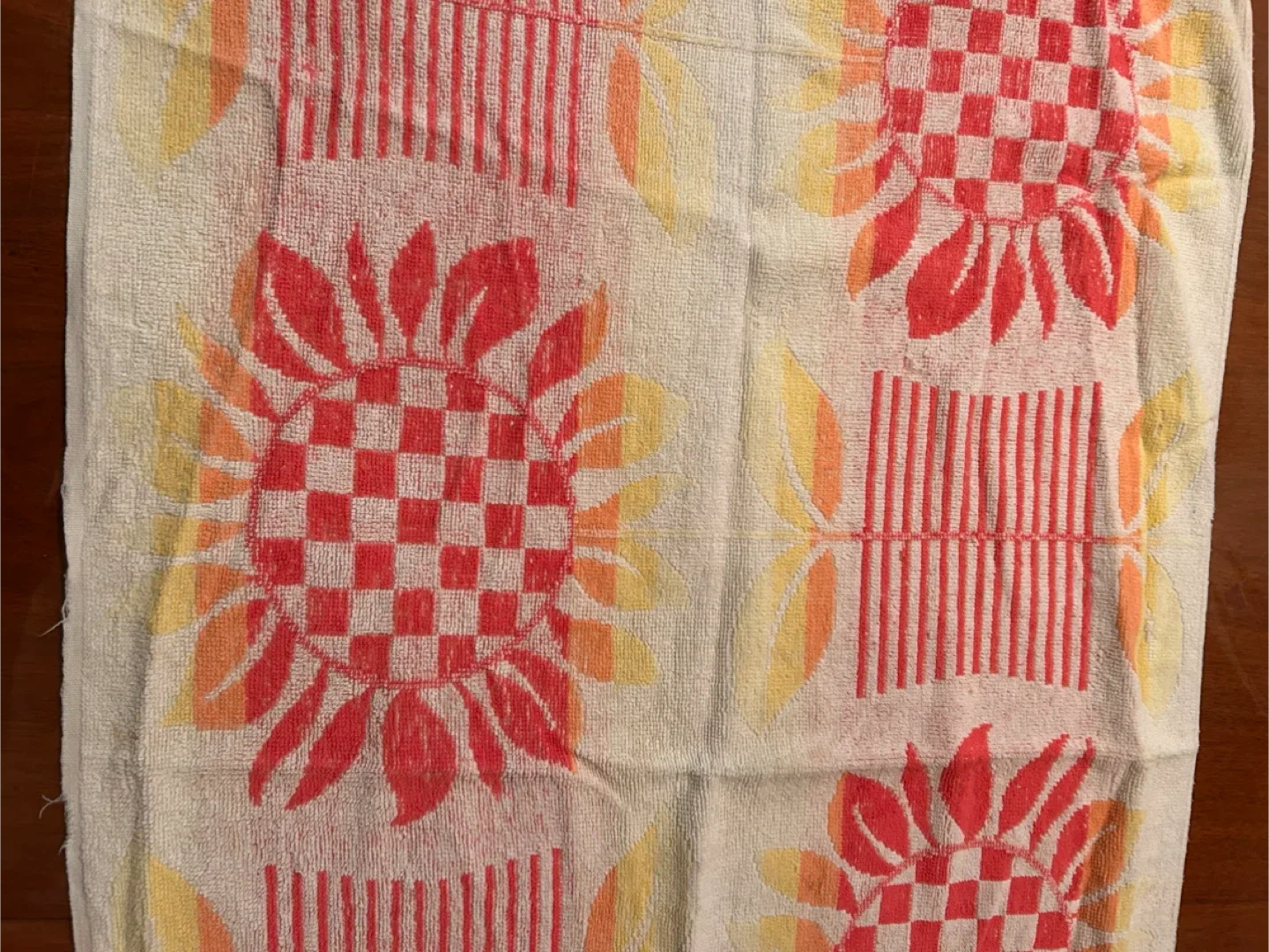 Vintage Groovy Sunflower Patterned bath Towel image indicator(2)