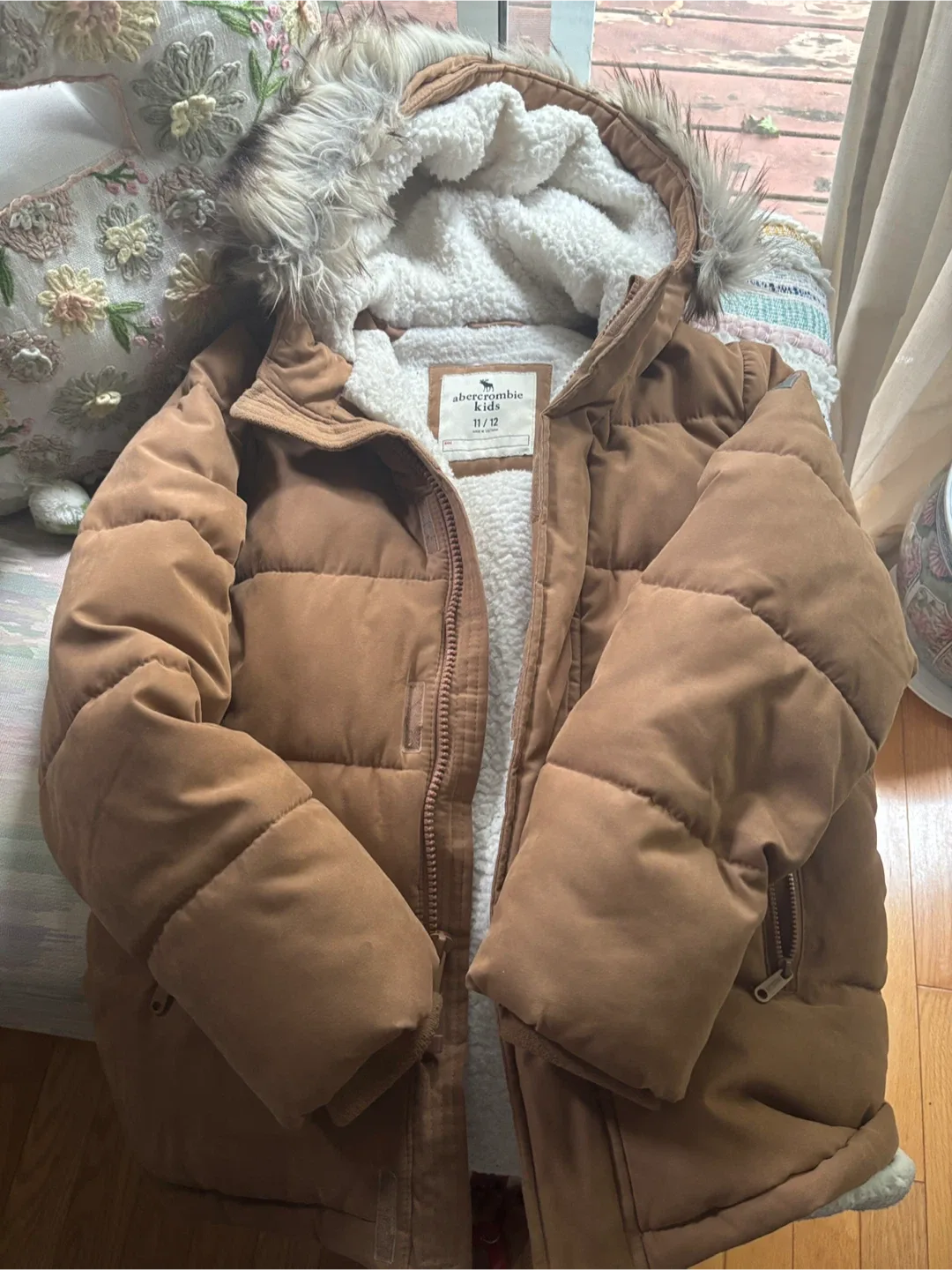 Abercrombie Kids Puffer Jacket - Size 11/12 image indicator(2)