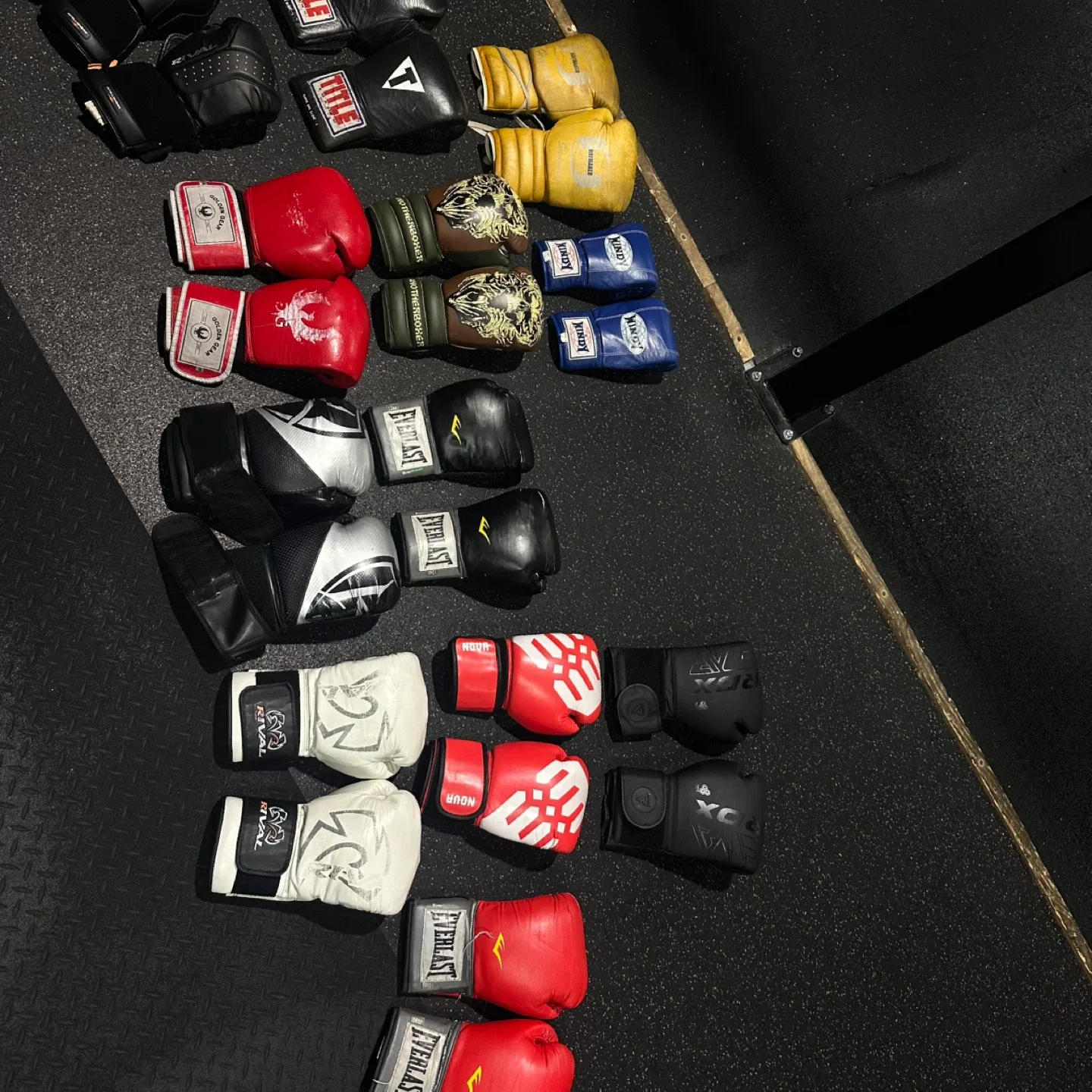 Mixed Boxing Gloves Lot image indicator(2)