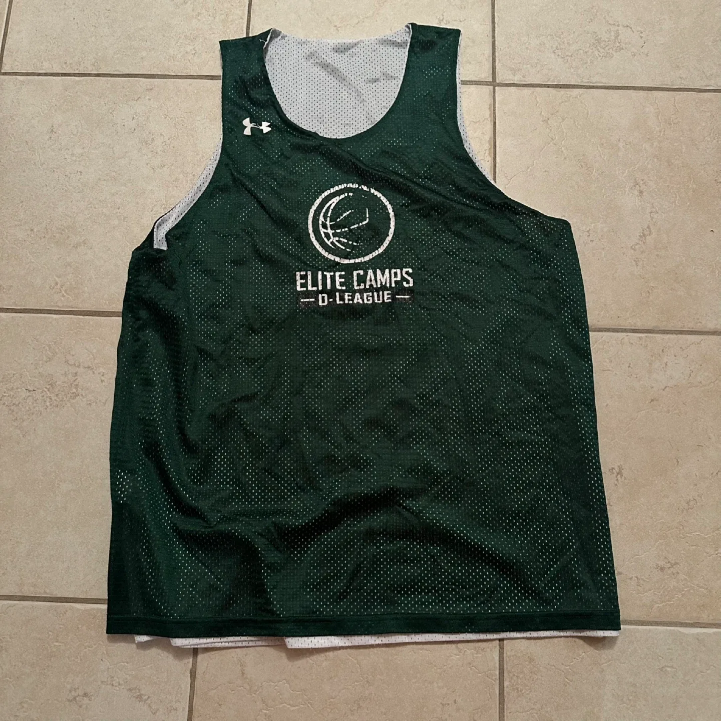 Under Armour Elite Camps Reversible Men’s Basketball Jersey XL image indicator(2)