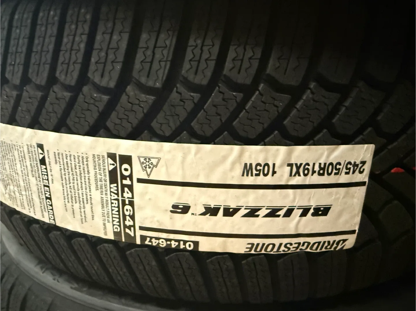 Bridgestone Blizzak 245/50R19XL 105W Tire image indicator(2)