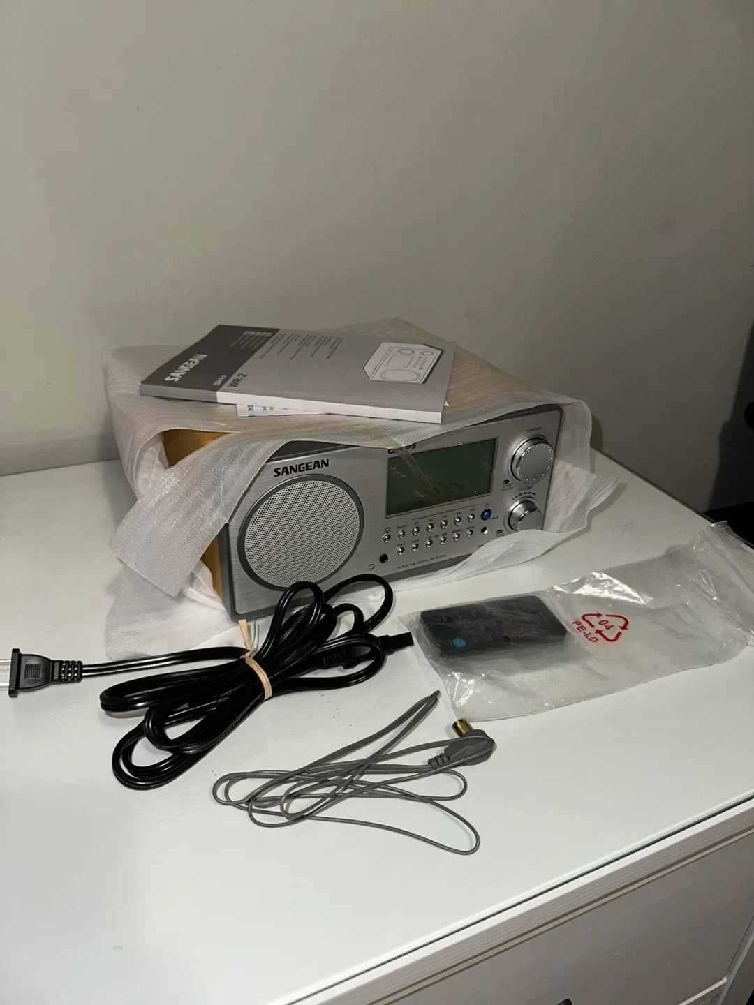 Sangean WR-2 Walnut Finish Digital Tuning Radio - NEW image indicator(4)