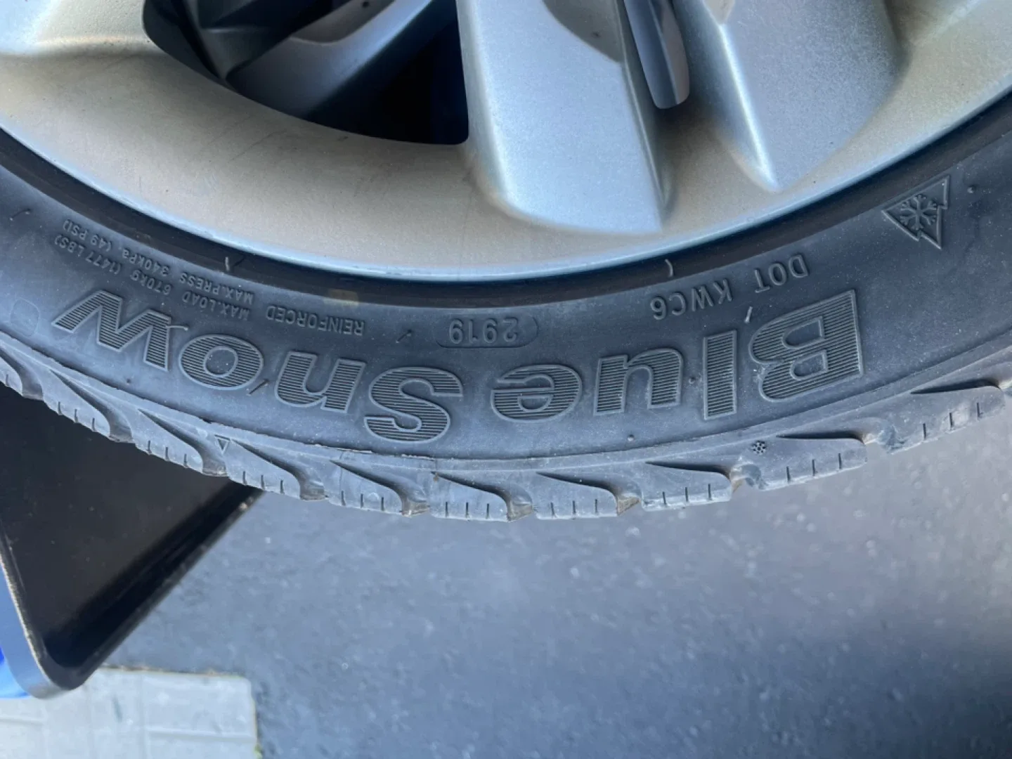 Toledo Blue Snow Tires 225/45R17 with Rims image indicator(3)