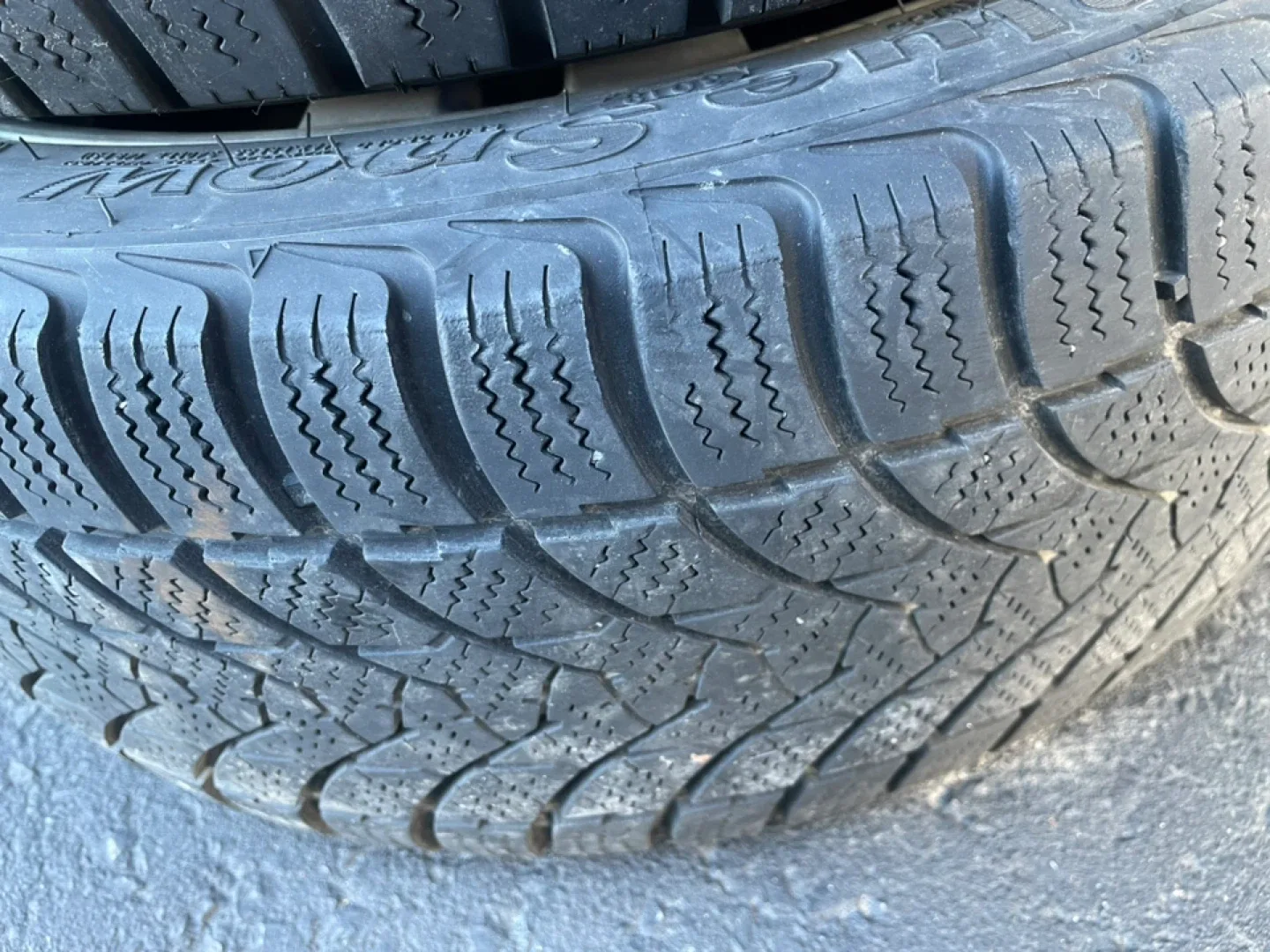 Toledo Blue Snow Tires 225/45R17 with Rims image indicator(5)