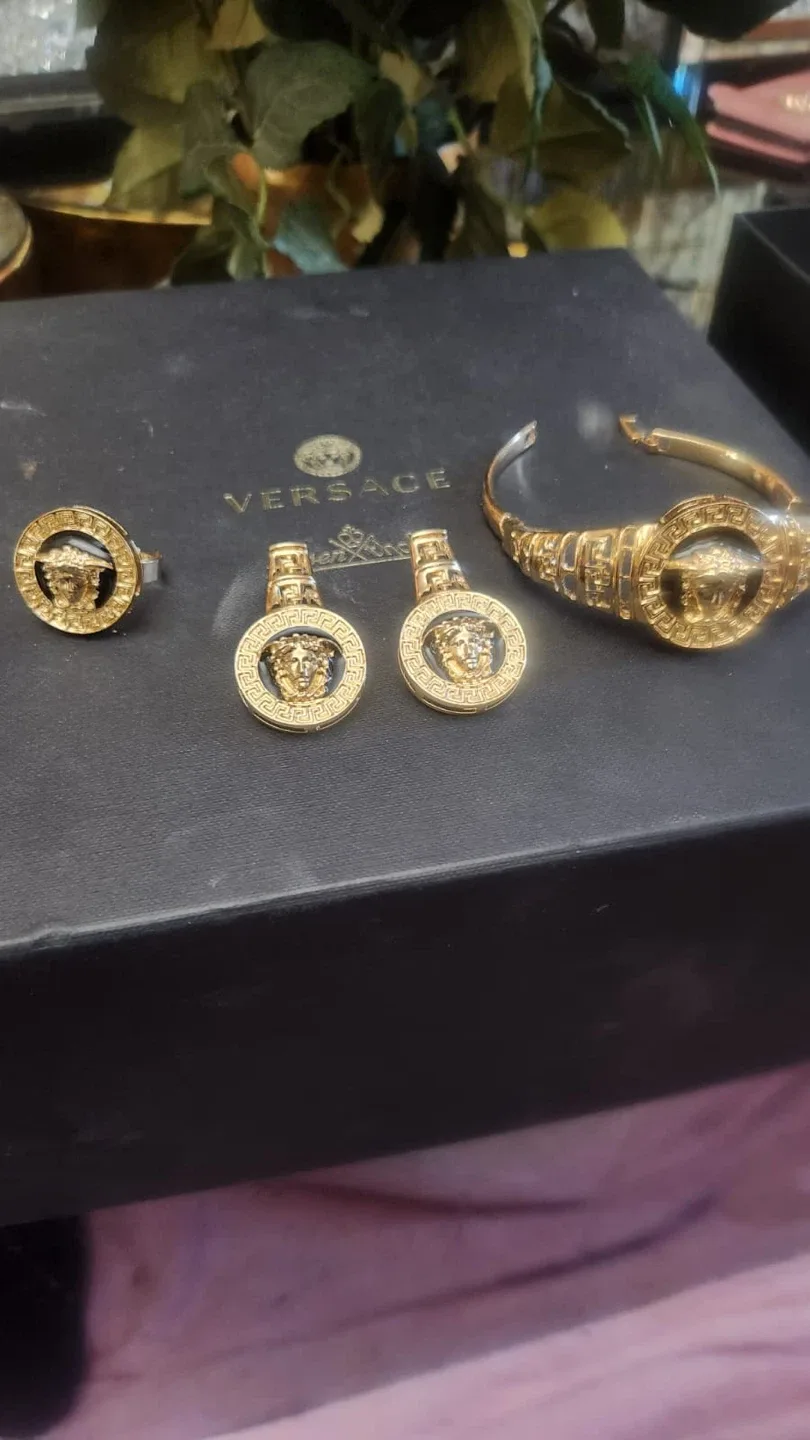 Versace Medusa Gold Jewelry Set image indicator(2)