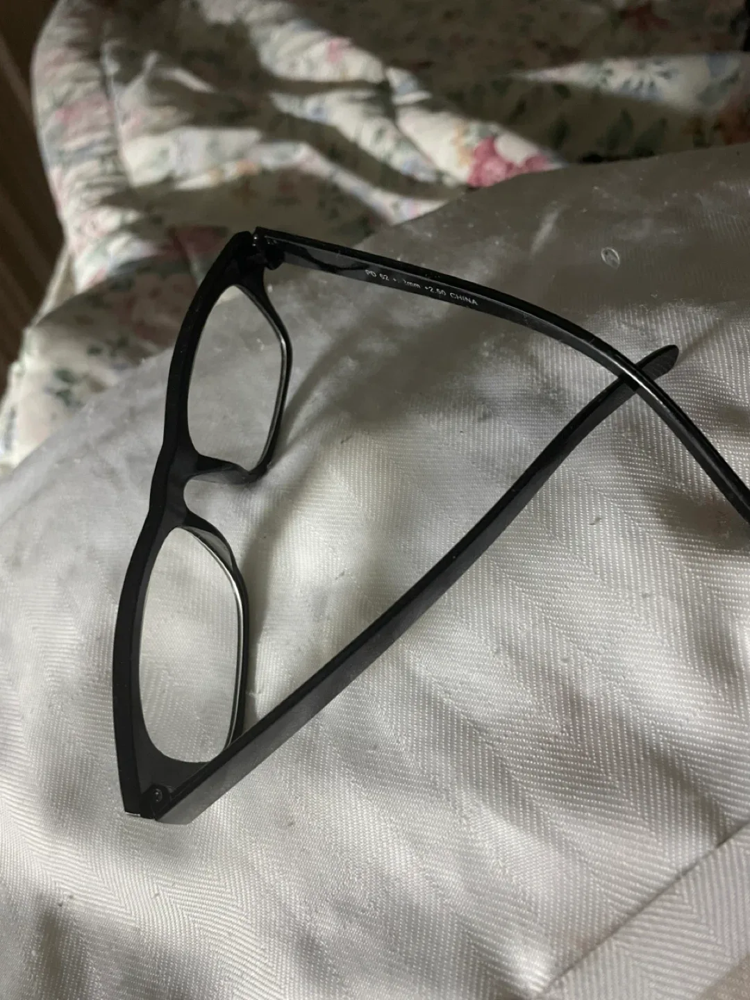 Black Eyeglasses image indicator(3)