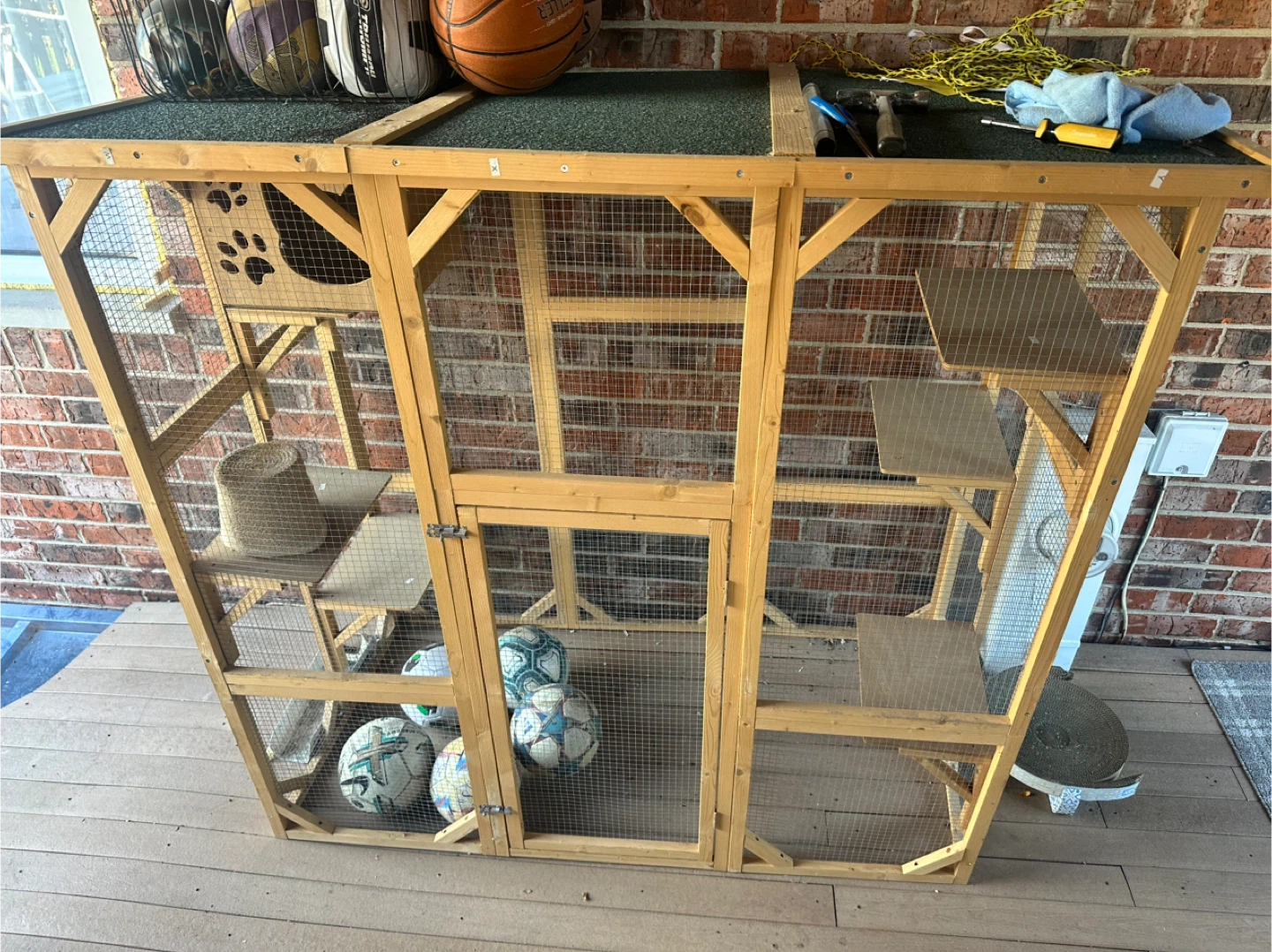 Large Outdoor Cat House/Enclosure